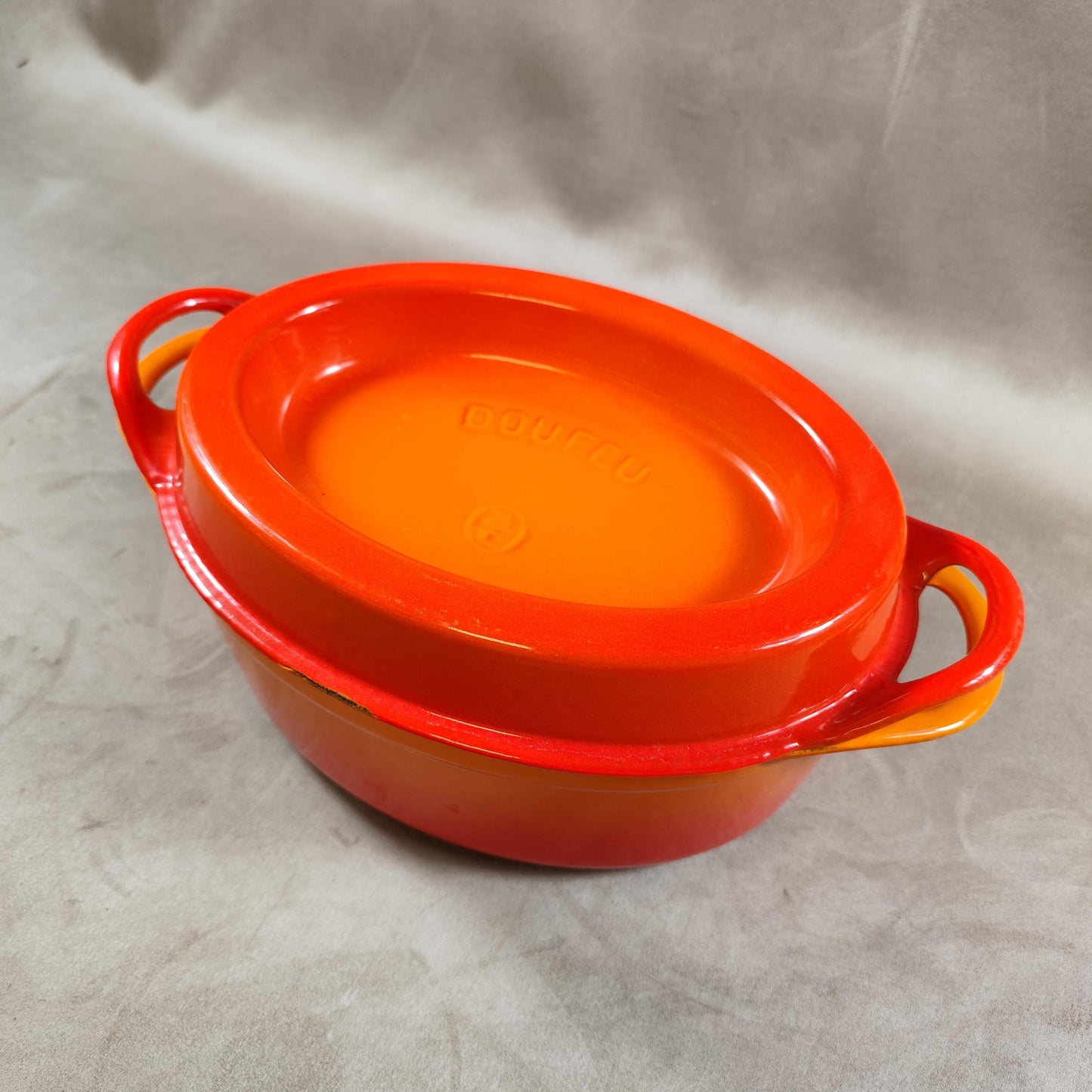 Cocotte DOUFEU en fonte émaillée orange Made in France Vintage 1970