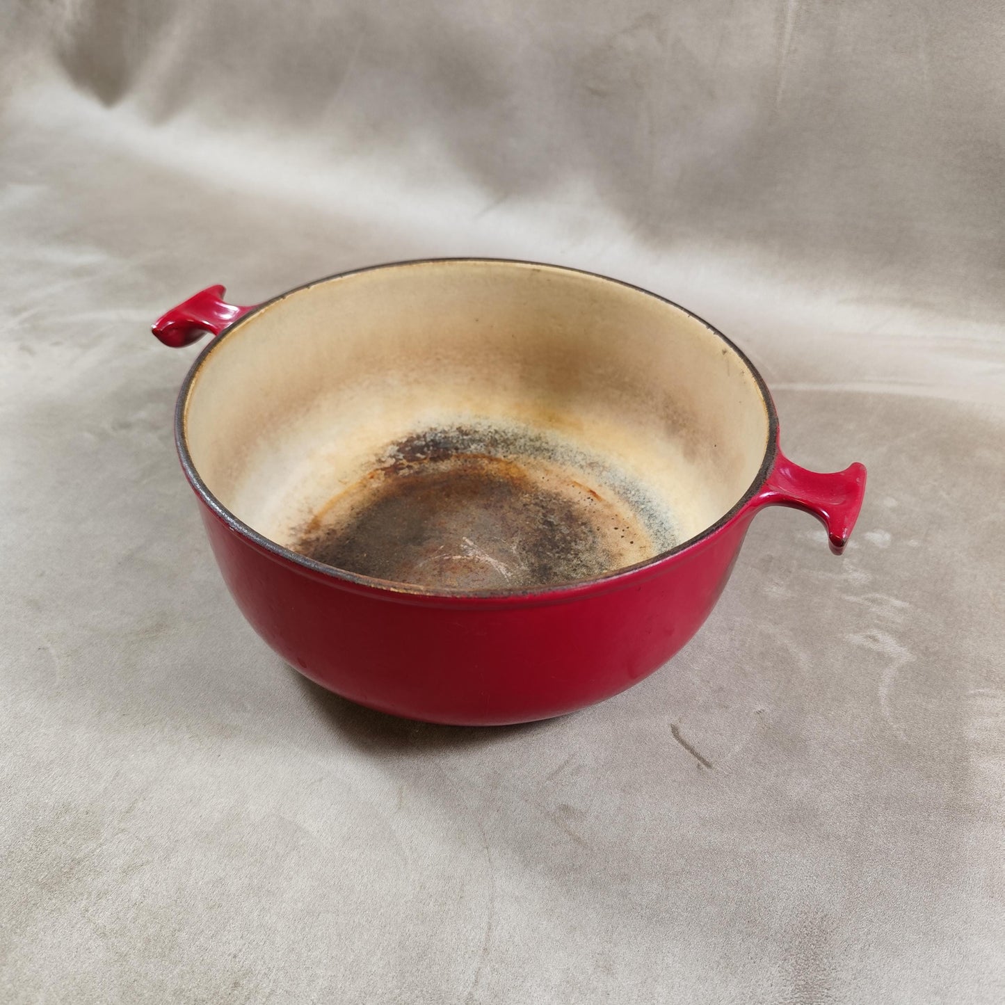 Plat LE CREUSET par Enzo Mari en fonte émaillée rouge Made in France Vintage 1980