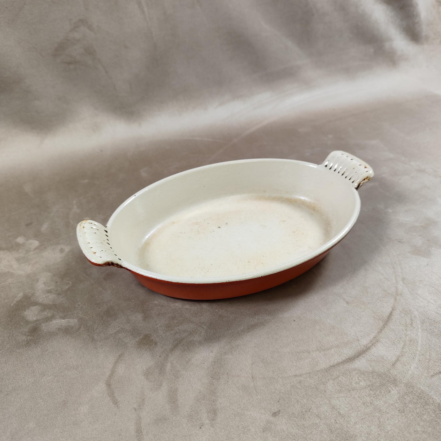 Plat en fonte émaillée orange Made in France Vintage 1970