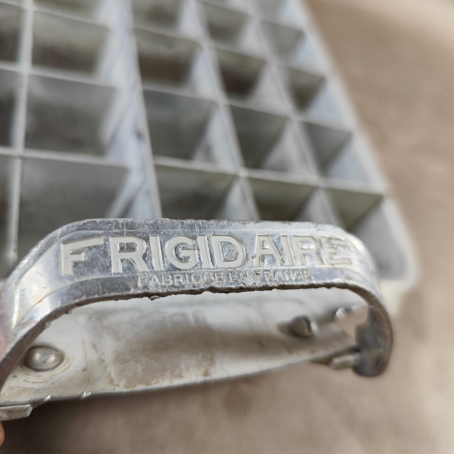 Bac à glaçons FRIGIDAIRE en alu Made in France Vintage 1950