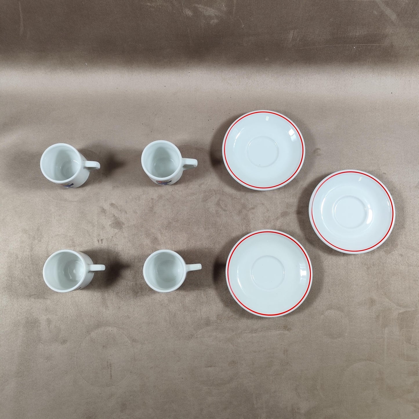 Service de 4 tasses et 3 soucoupes Coupes du Monde 1998 à décor de Footix en faïence par Apilco 1998