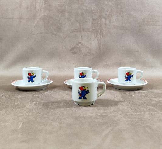 Service de 4 tasses et 3 soucoupes Coupes du Monde 1998 à décor de Footix en faïence par Apilco 1998