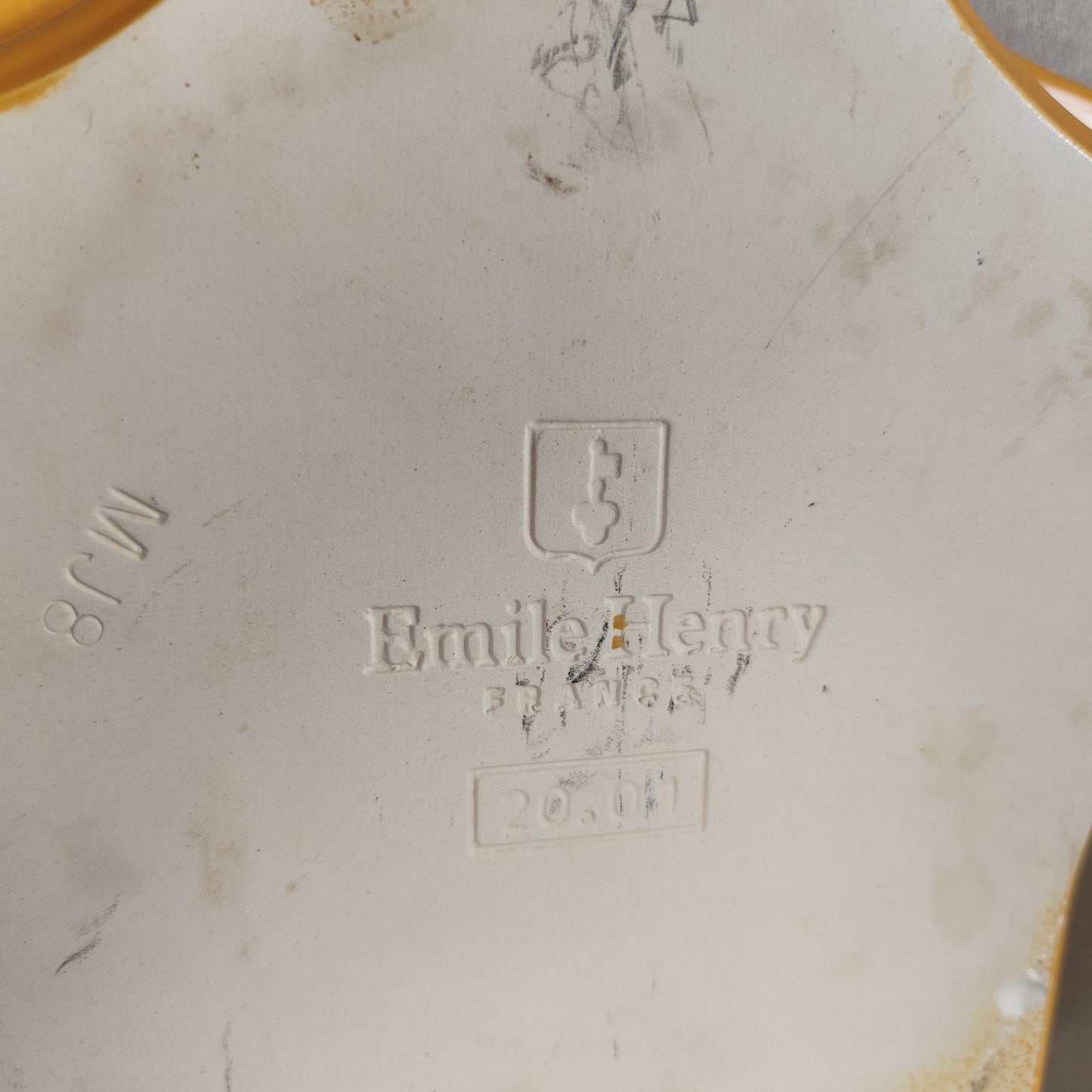 Plat en céramique en forme d'étoile Emile Henry Made in France Vintage 1980