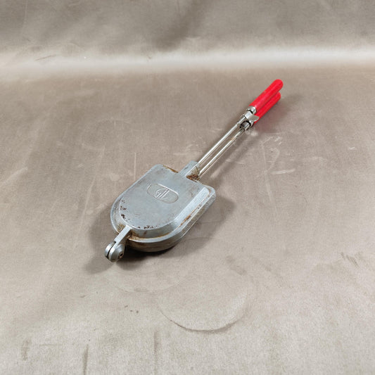 Appareil à croque-monsieur 1 plaques en fonte d'aluminium G.L avec poignées en bois toasteur ancien Made in France Vintage 1970