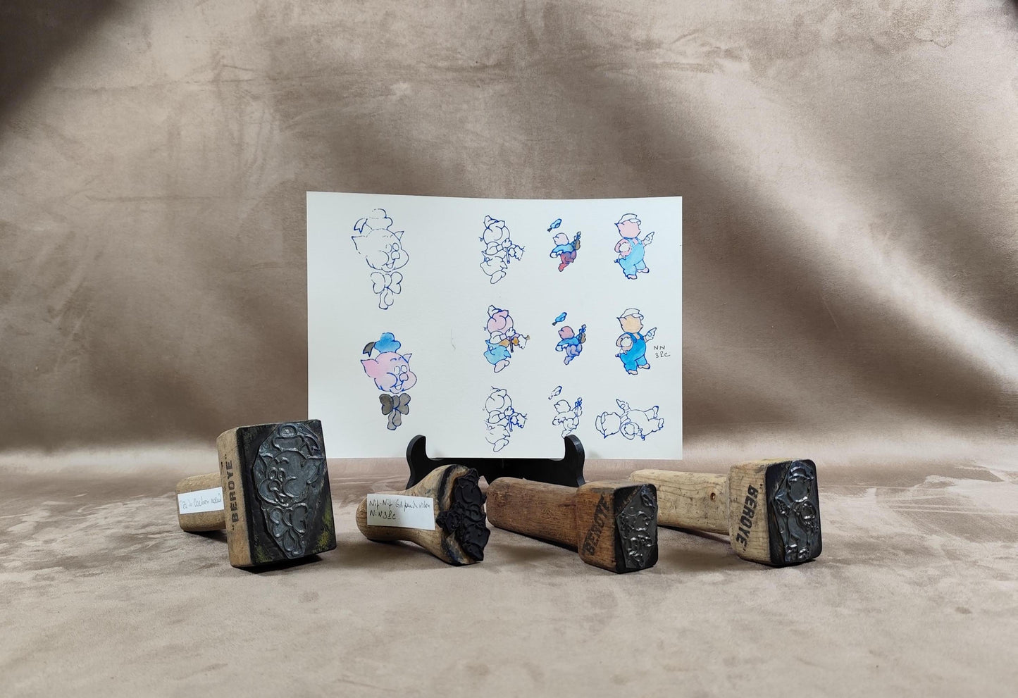 RARE Lot de 4 tampons Walt Disney par BEROYE en bois et métal en forme des 3 petits cochons Made in France Vintage 1950