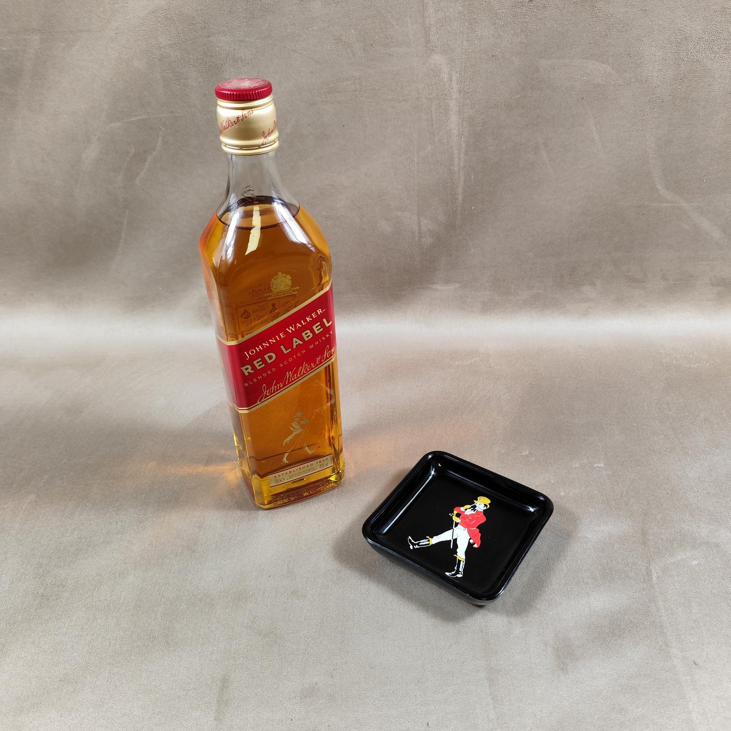 Cendrier Publicitaire Johnnie Walker en verre Made in France Vintage 1970