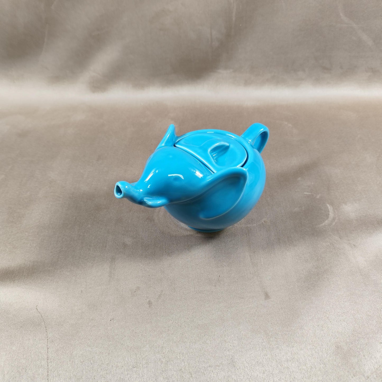 Théière Publicitaire en forme d'éléphant Lipton en céramique bleu Made in France Vintage 1980