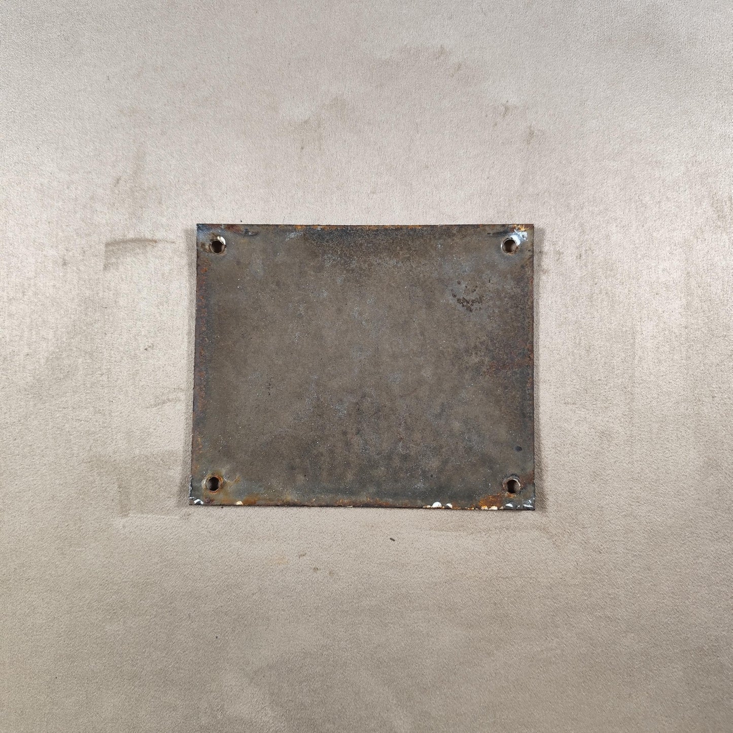 RARE Plaque de rue de ville Française Numéro 24 en tôle émaillée blanche Made in France Vintage 1950