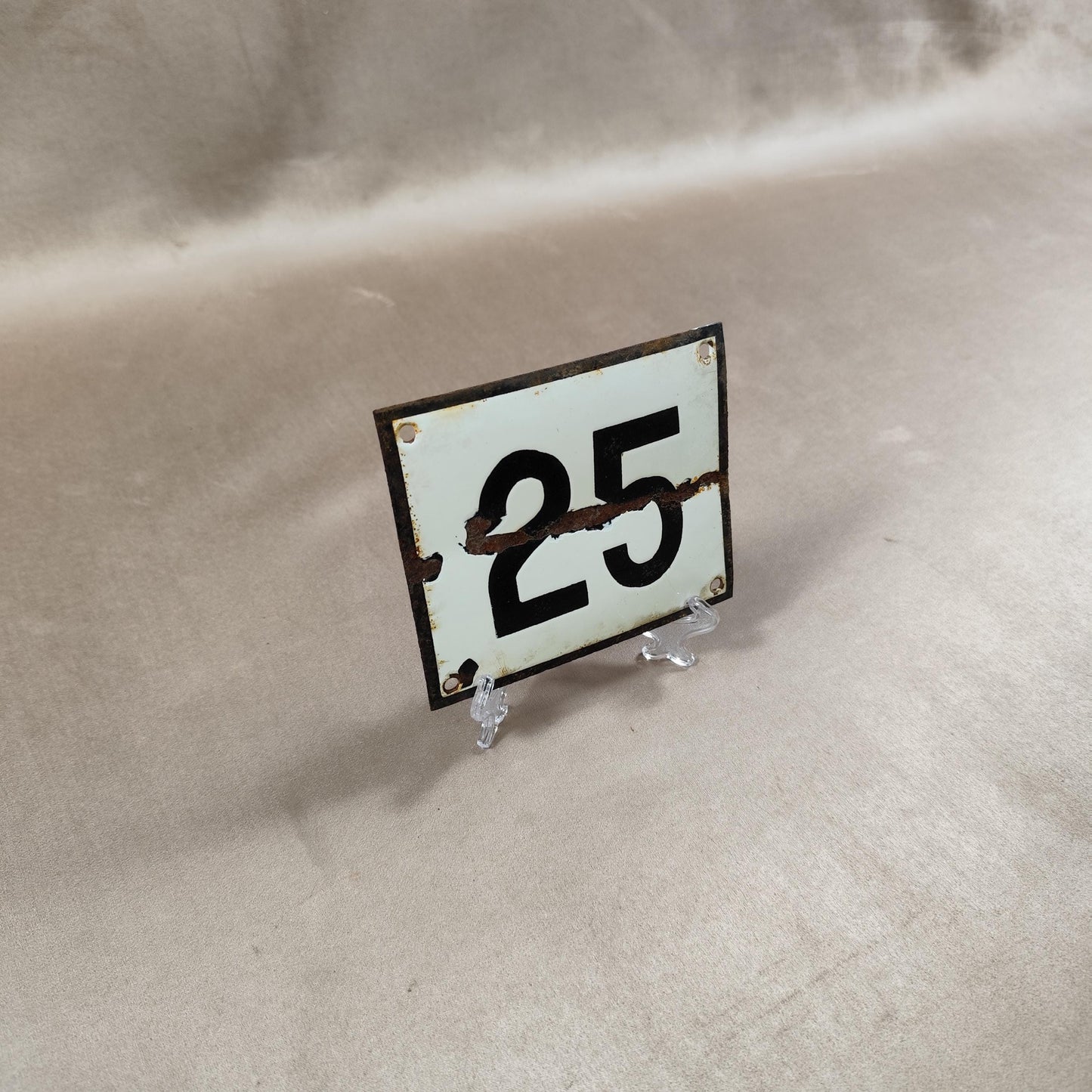 RARE Plaque de rue de ville Française Numéro 25 en tôle émaillée blanche Made in France Vintage 1950