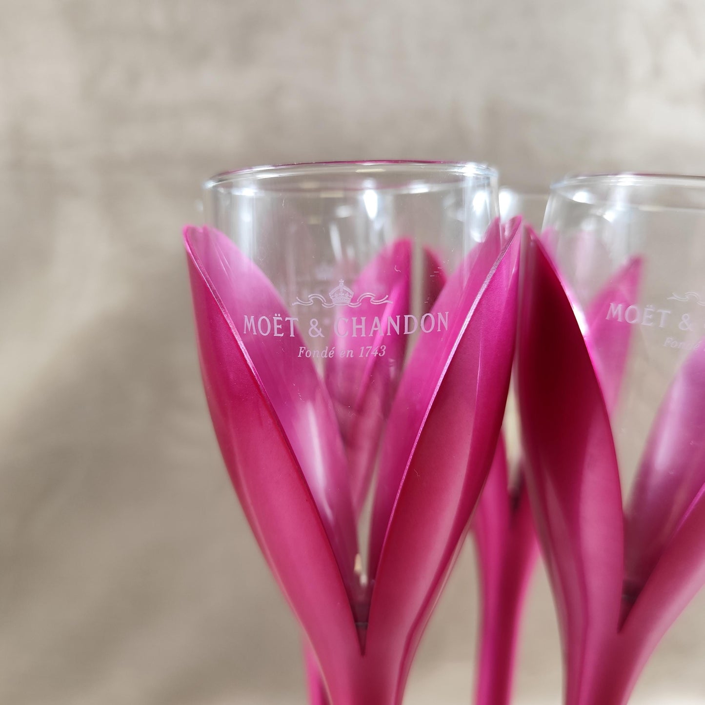 RARE Porte flûte 4 coupes à Champagne Moet et Chandon en forme de fleurs en plastique Made in France Vintage 1980