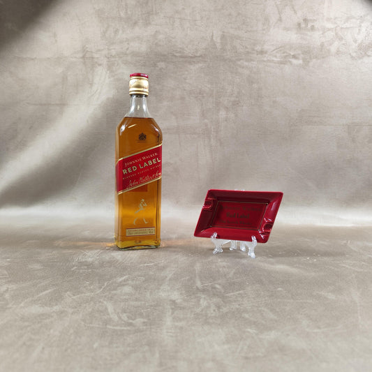 Cendrier Publicitaire Johnnie Walker Whisky en céramique rouge Made in France Vintage 1970