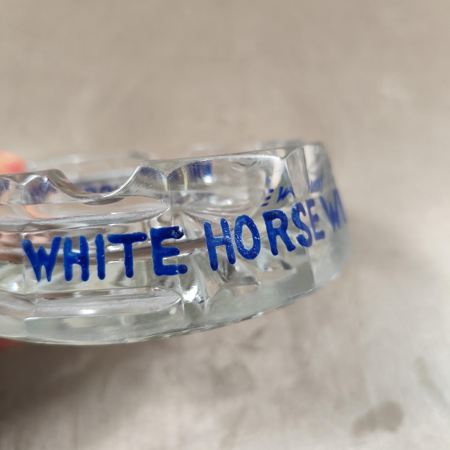 Cendrier Publicitaire White Horse Scotch Whisky en verre Made in France Vintage 1970