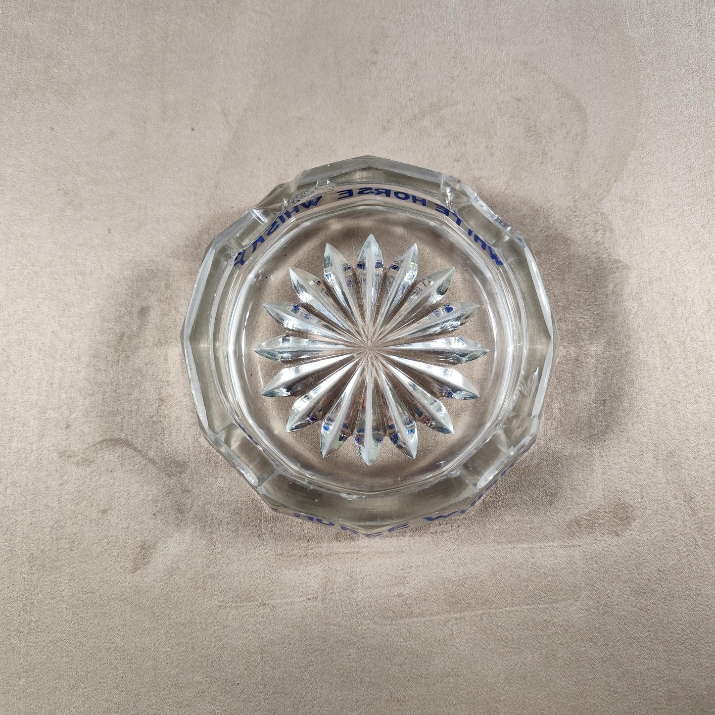 Cendrier Publicitaire White Horse Scotch Whisky en verre Made in France Vintage 1970