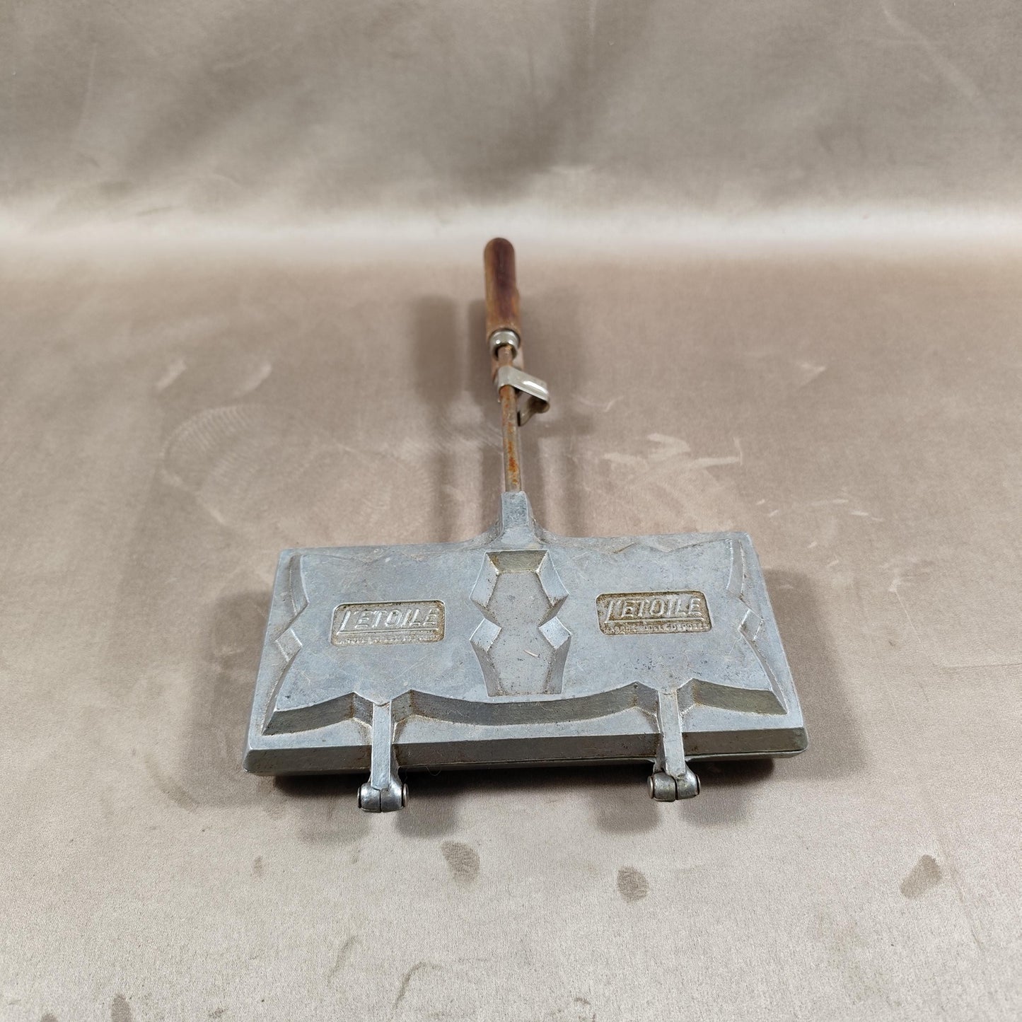 Appareil à croque-monsieur L'ETOILE 2 en fonte d'aluminium Made in France Vintage 1970