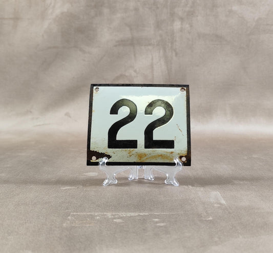 RARE Plaque de rue de ville Française Numéro 22 en tôle émaillée blanche Made in France Vintage 1950