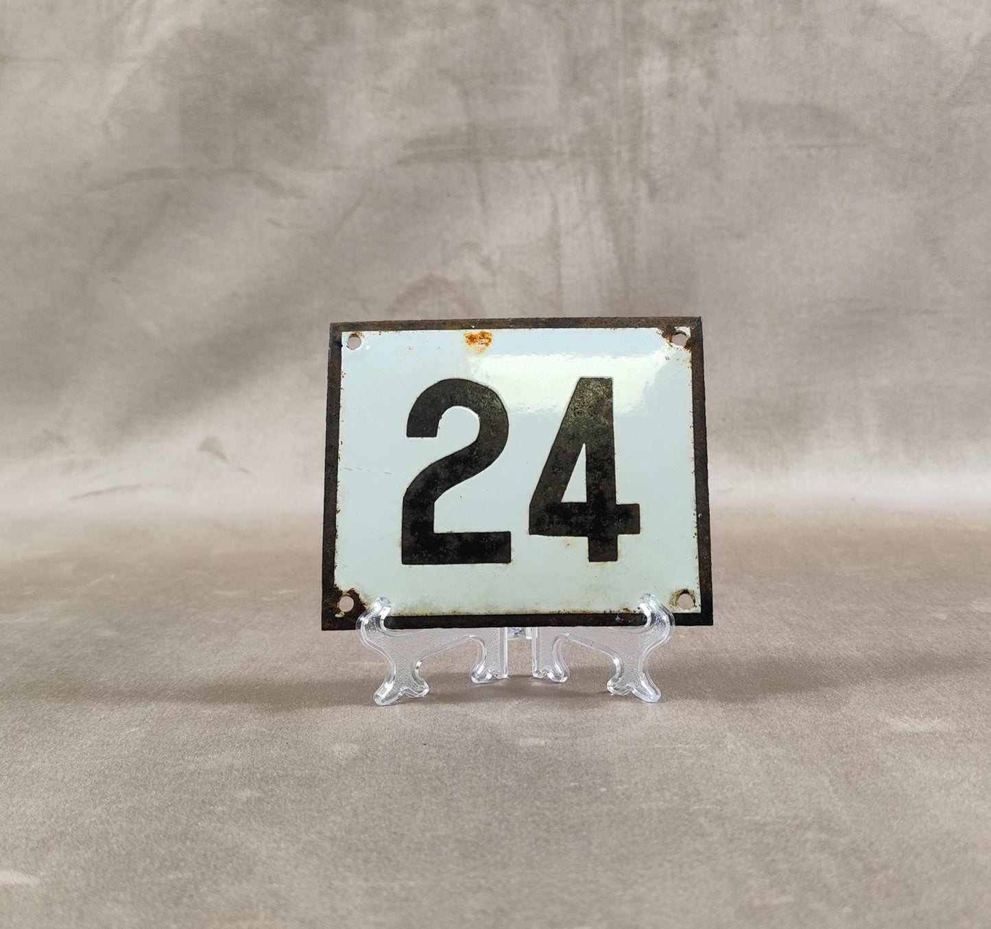 RARE Plaque de rue de ville Française Numéro 24 en tôle émaillée blanche Made in France Vintage 1950
