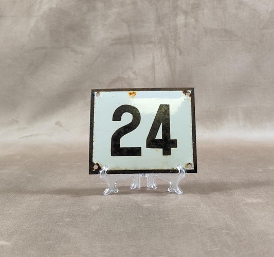RARE Plaque de rue de ville Française Numéro 24 en tôle émaillée blanche Made in France Vintage 1950