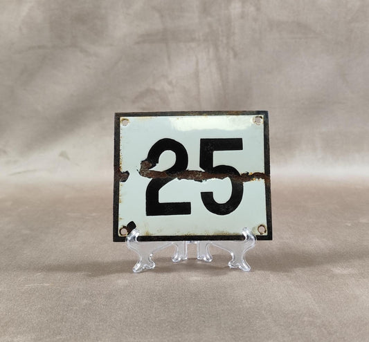 RARE Plaque de rue de ville Française Numéro 25 en tôle émaillée blanche Made in France Vintage 1950