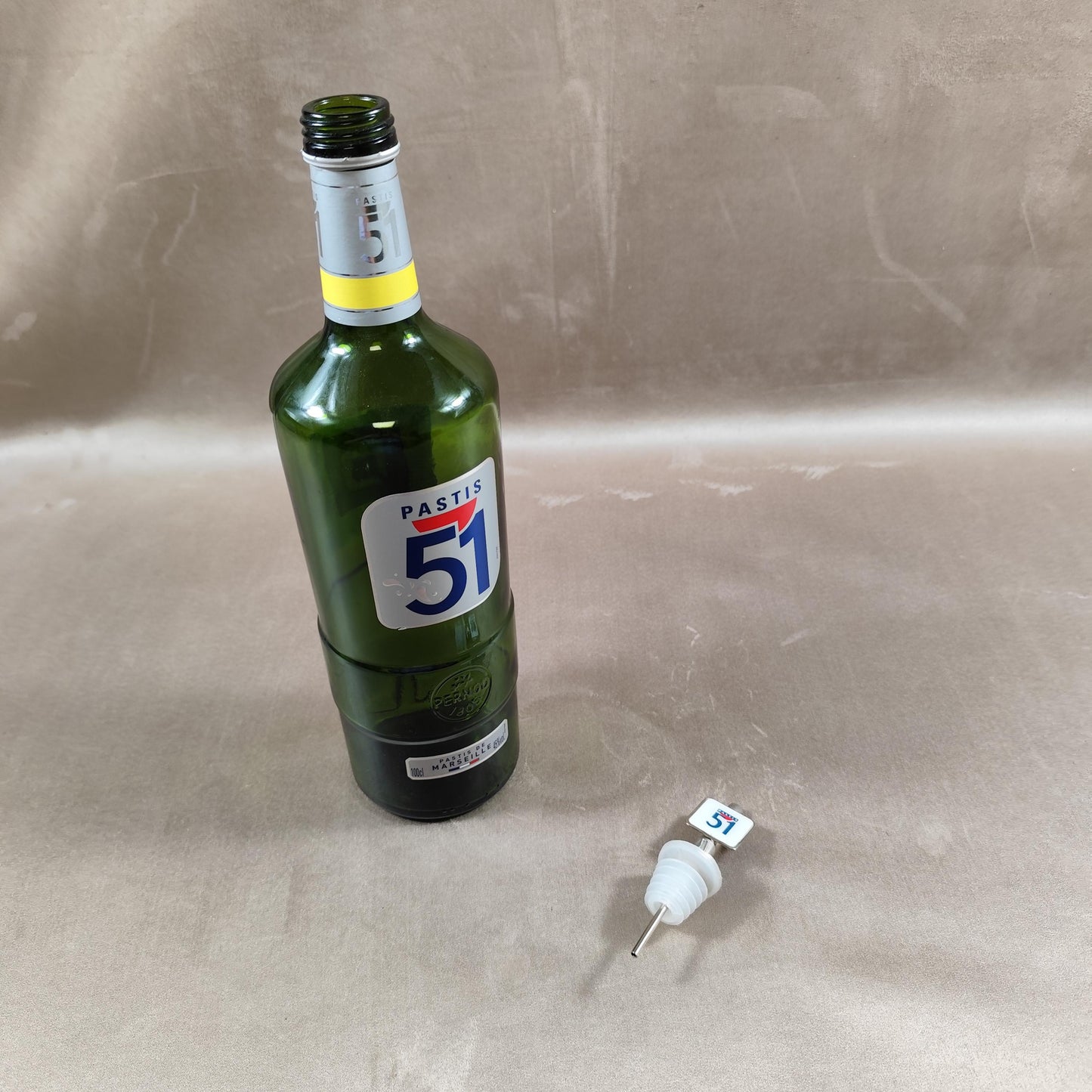 Bouchon de bouteille Pastis 51 en plastique et métal Made in France Vintage 1980