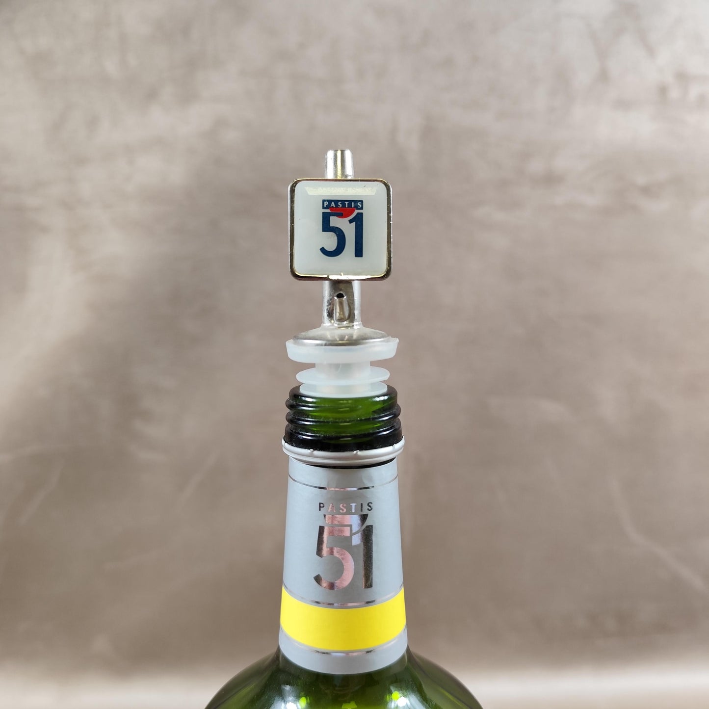 Bouchon de bouteille Pastis 51 en plastique et métal Made in France Vintage 1980