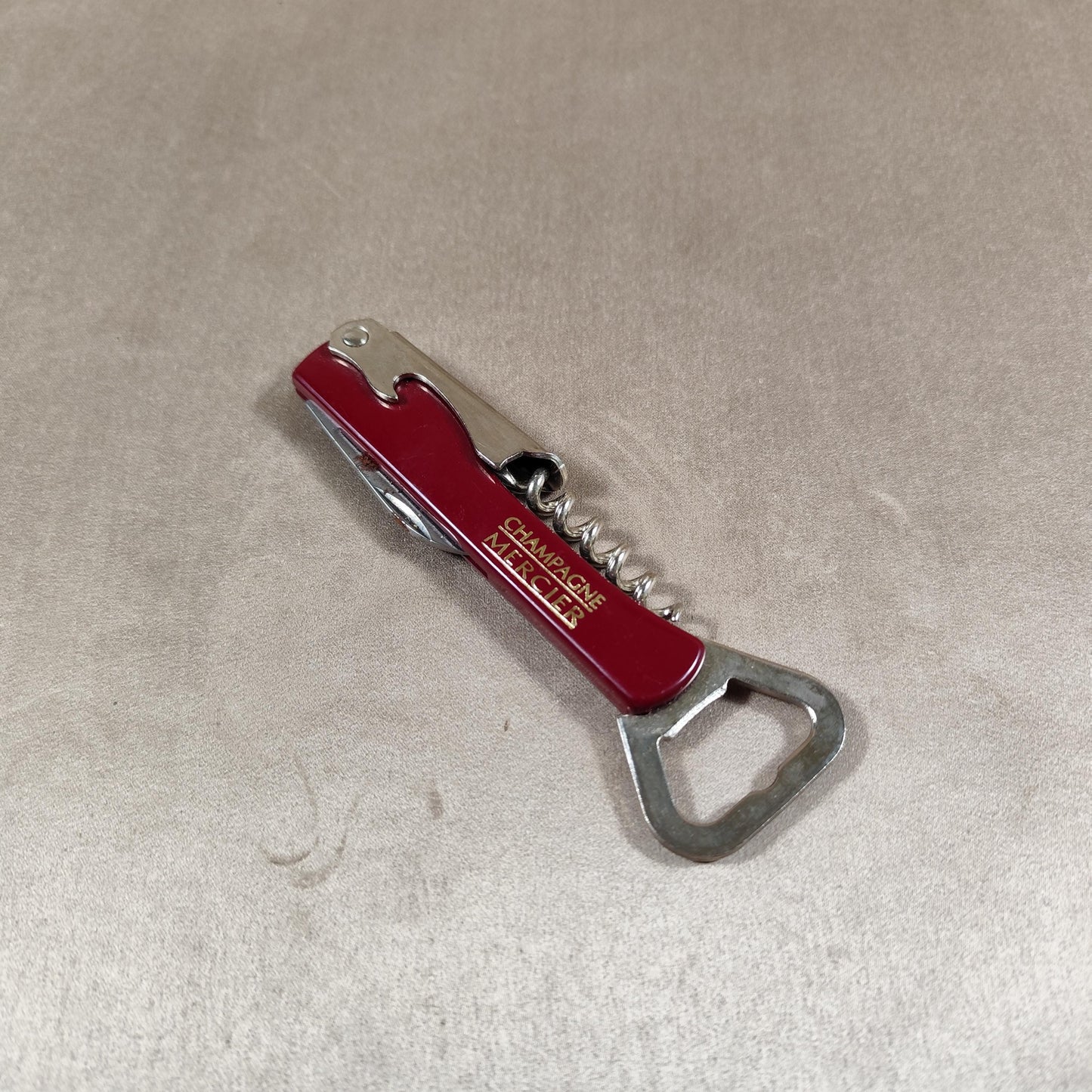 Décapsuleur, Tire-bouchon Champagne Mercier en acier et plastique rouge Made in France Vintage 1970