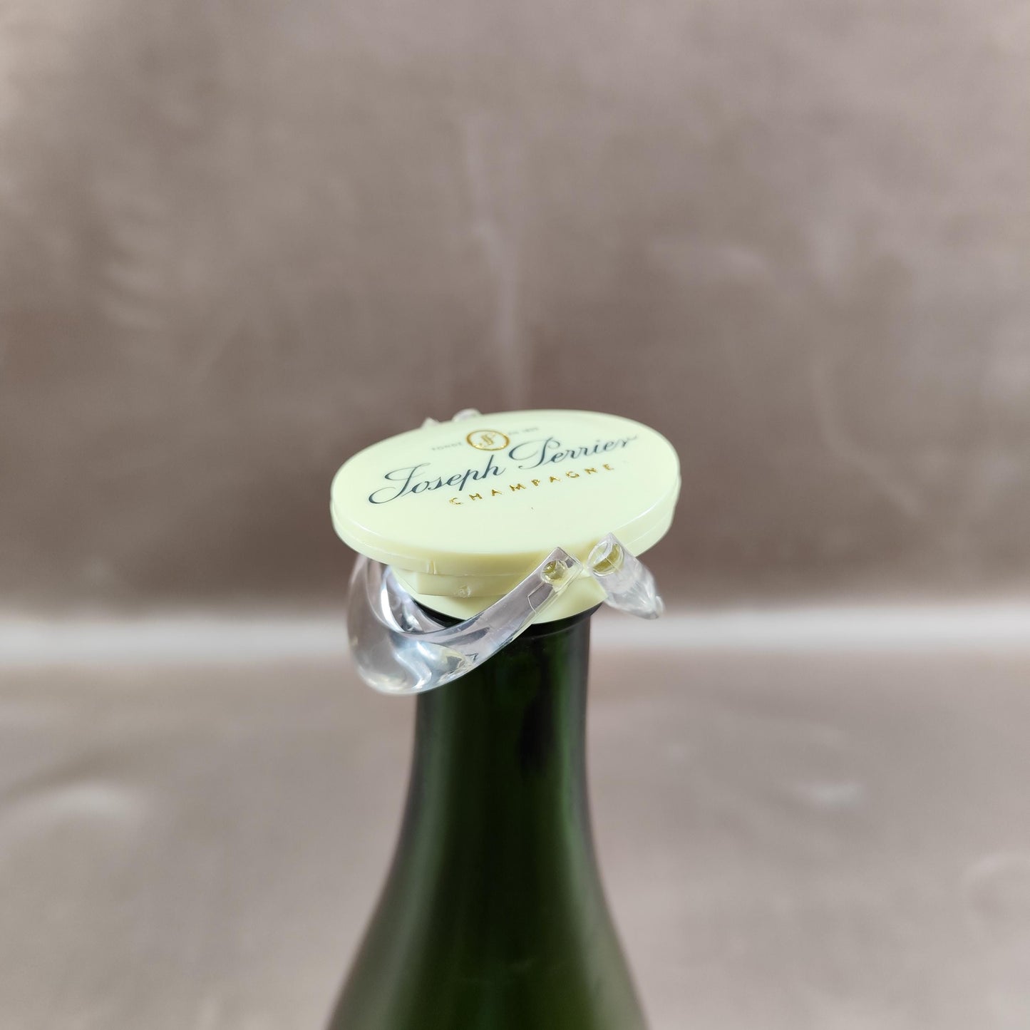 Bouchon stoppeur en plastique pour bouteille de Champagne Joseph Perrier Made in France Vintage 1990