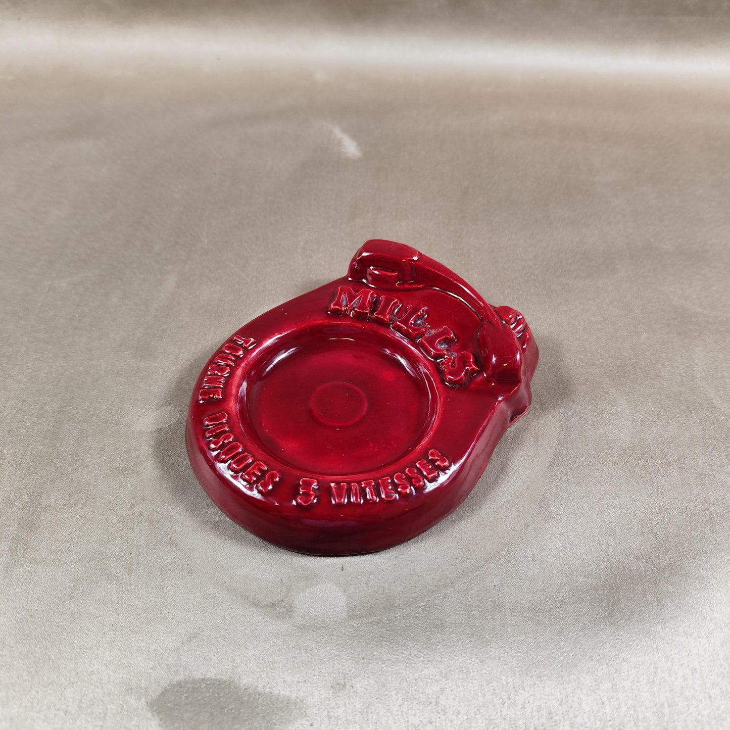 Cendrier en forme de tourne disque Mills Made in France Vintage 1980