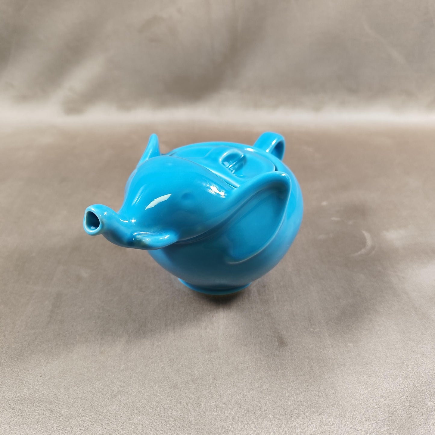 Théière Publicitaire en forme d'éléphant Lipton en céramique bleu Made in France Vintage 1980