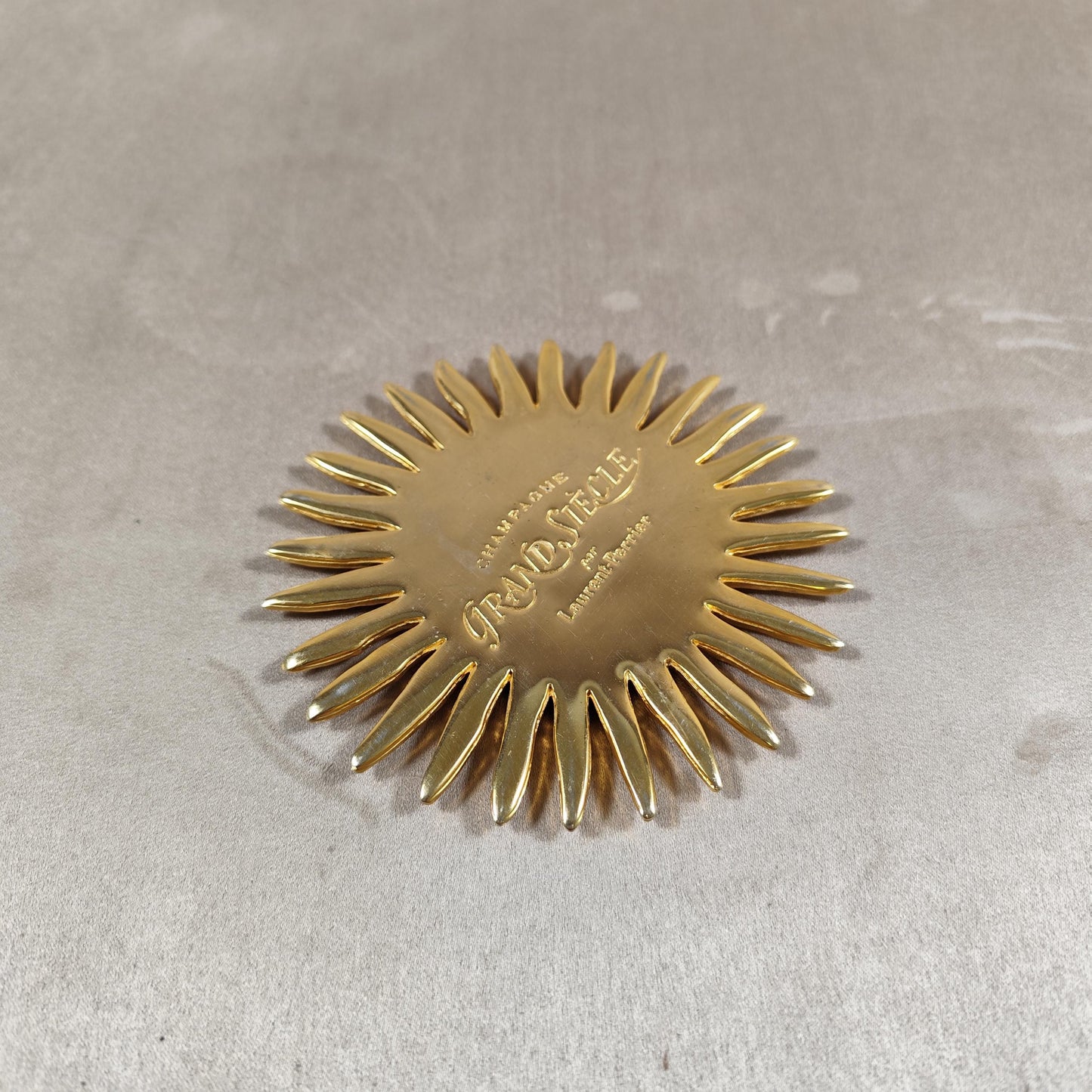 Aimant Magnet Champagne Laurent-Perrier Cuvée Grand Siècle en Métal Made in France Vintage 1980