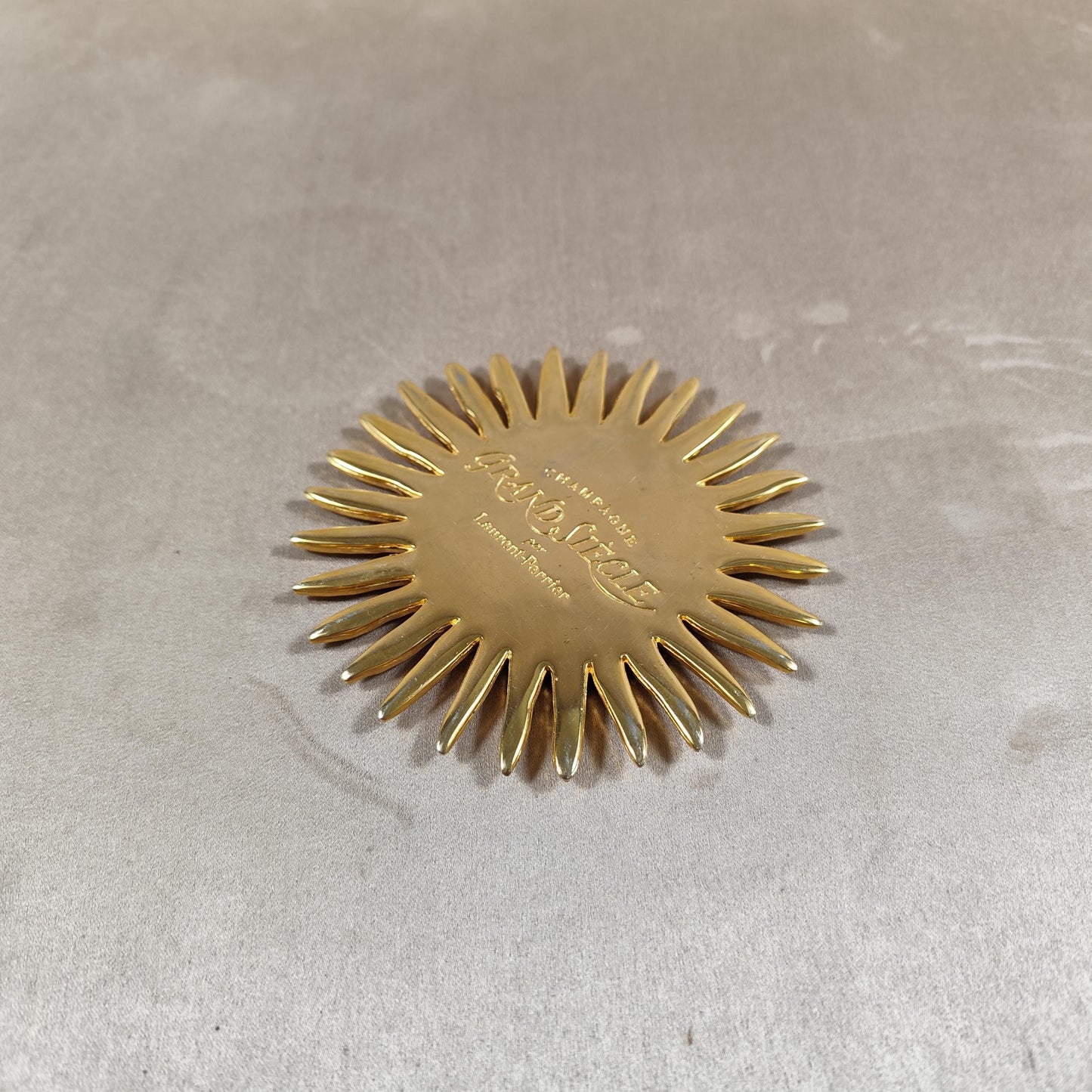 Aimant Magnet Champagne Laurent-Perrier Cuvée Grand Siècle en Métal Made in France Vintage 1980