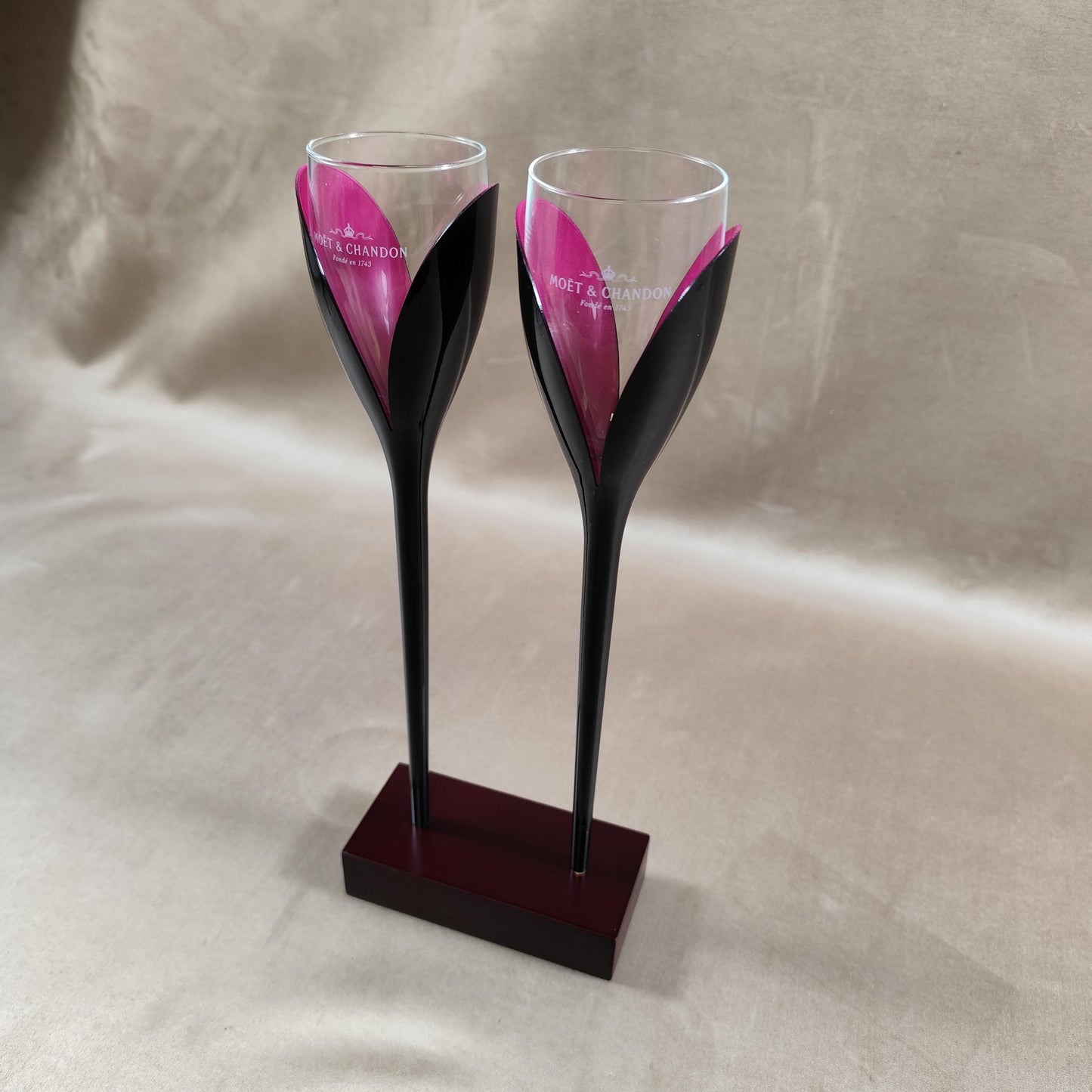 RARE Porte flûte 2 coupes à Champagne Moet et Chandon en forme de fleurs en plastique Made in France Vintage 1980