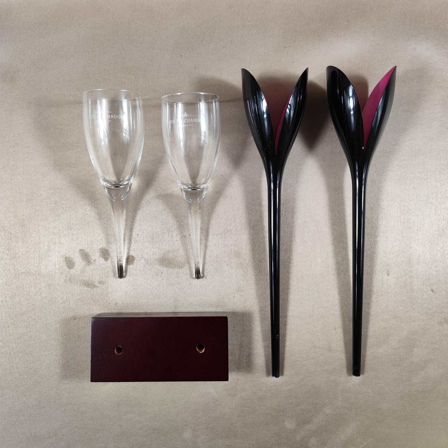 RARE Porte flûte 2 coupes à Champagne Moet et Chandon en forme de fleurs en plastique Made in France Vintage 1980