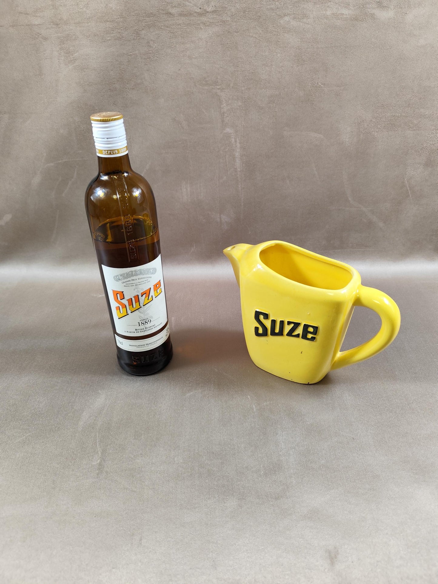 Cruche Suze en céramique jaune Made in France Vintage 1950