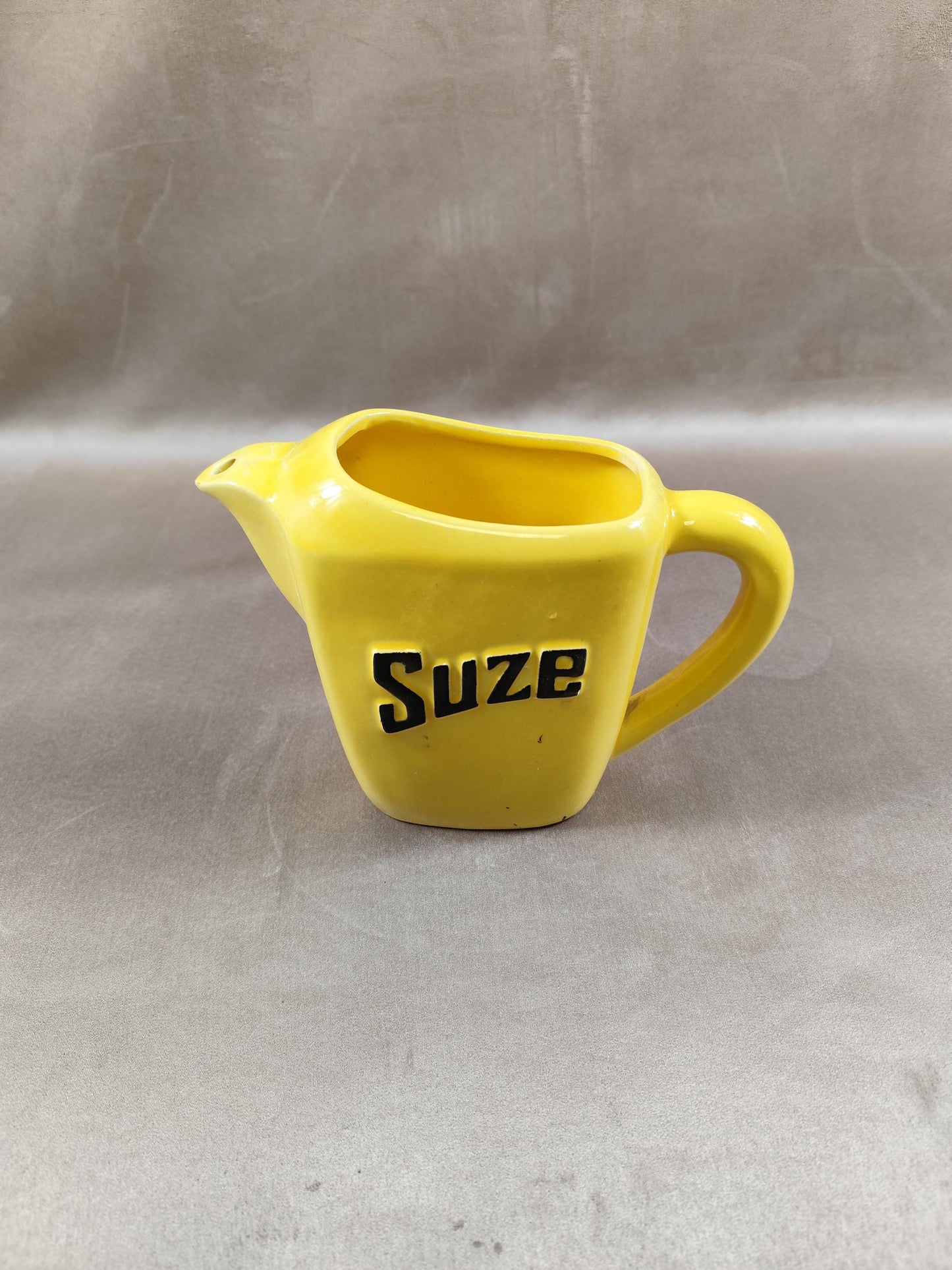 Cruche Suze en céramique jaune Made in France Vintage 1950