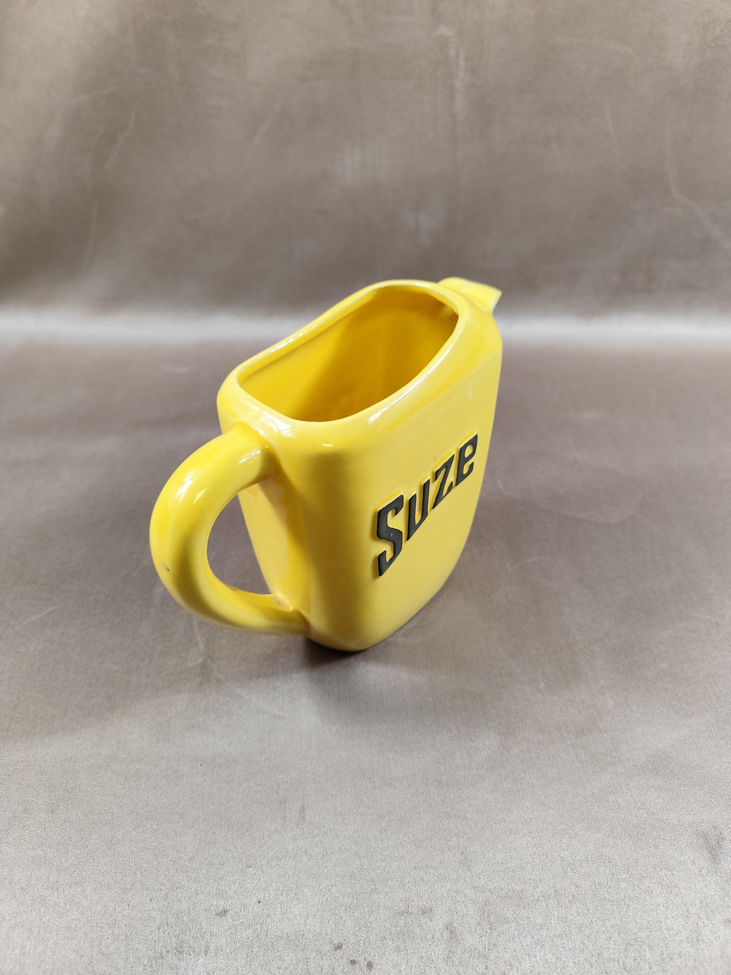 Cruche Suze en céramique jaune Made in France Vintage 1950