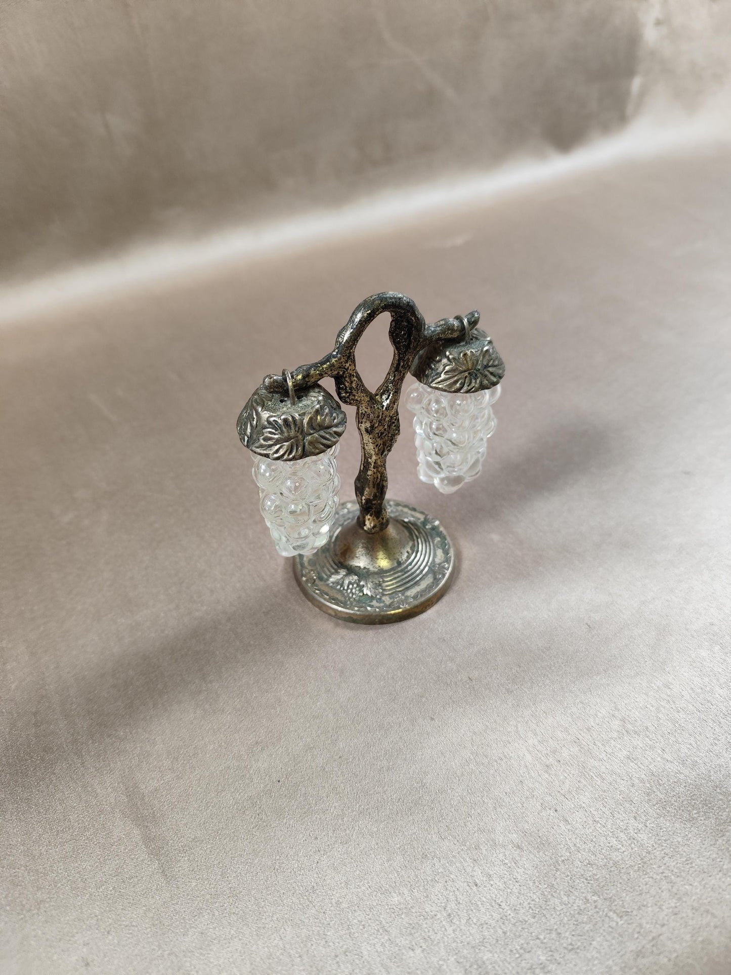 Salière et poivrière en métal argenté et verre forme grappe raisin Made in France Vintage 1950