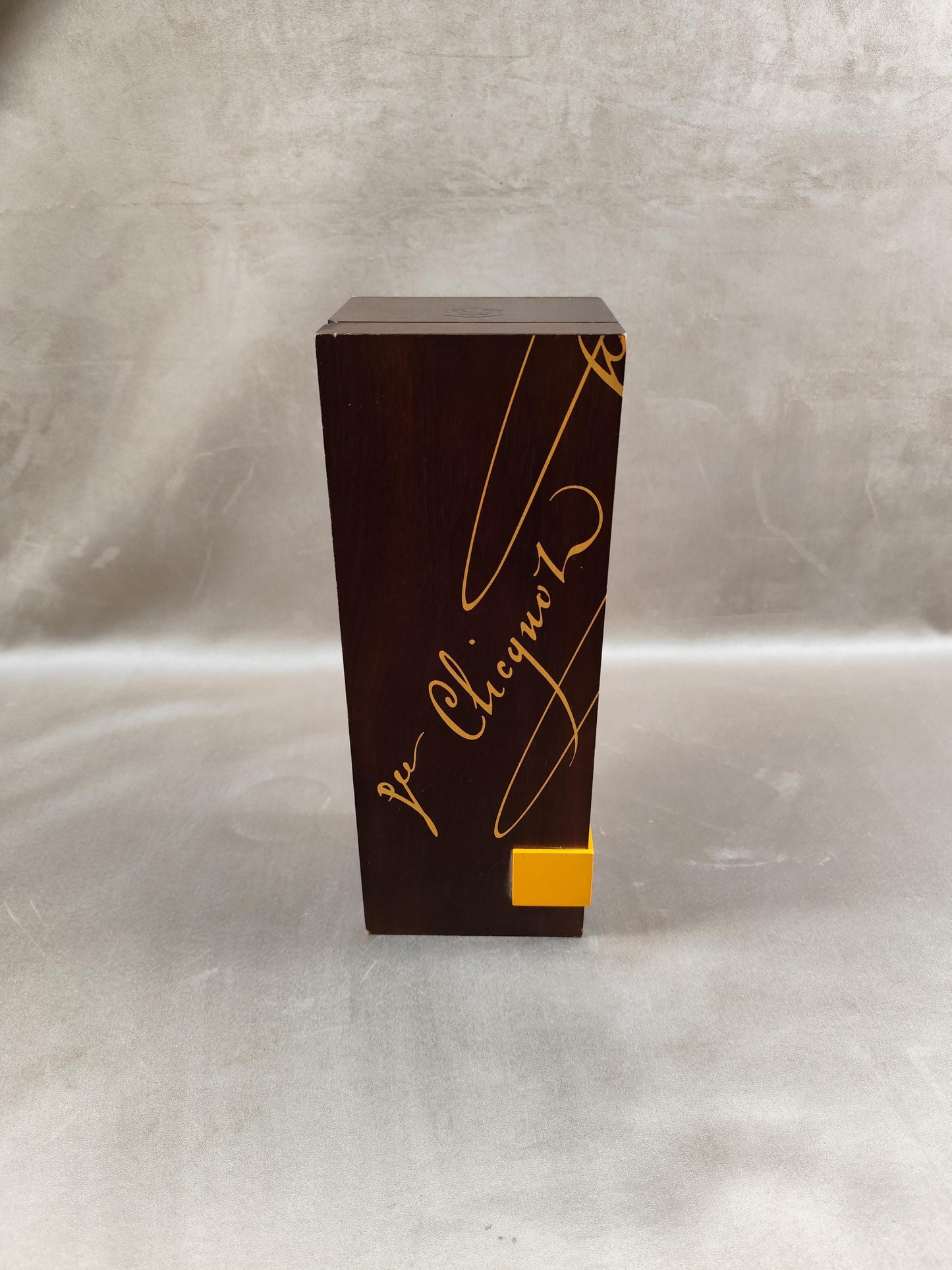 Caisse en bois pour Bouteille de Champagne Veuve Clicquot Ponsardin Made in France Vintage Cave privée 1980