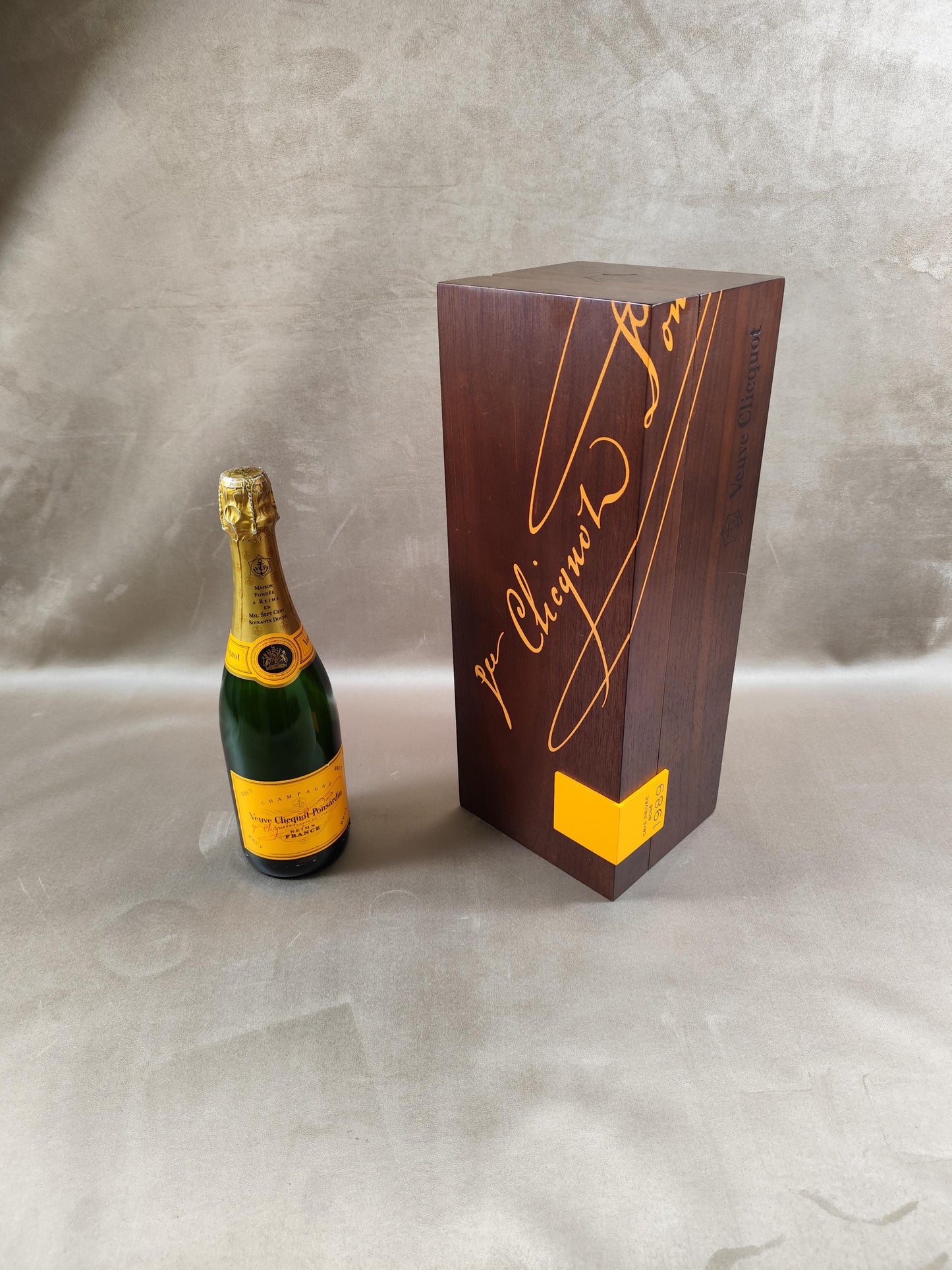 Caisse en bois pour Magnum Champagne Veuve Clicquot Made in France Vintage 1980