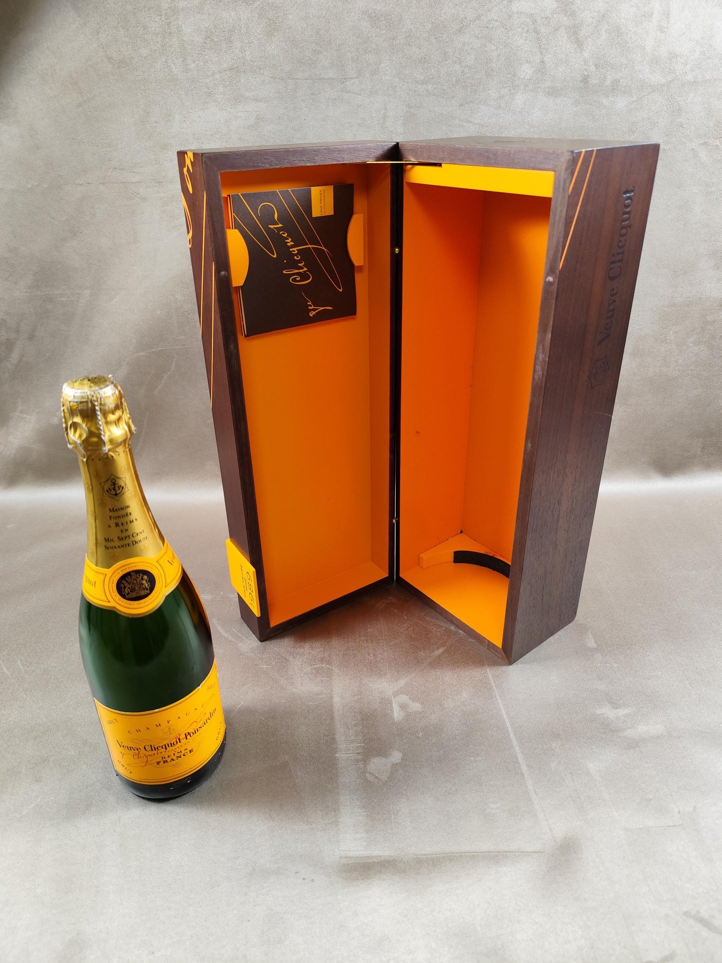 Caisse en bois pour Magnum Champagne Veuve Clicquot Made in France Vintage 1980