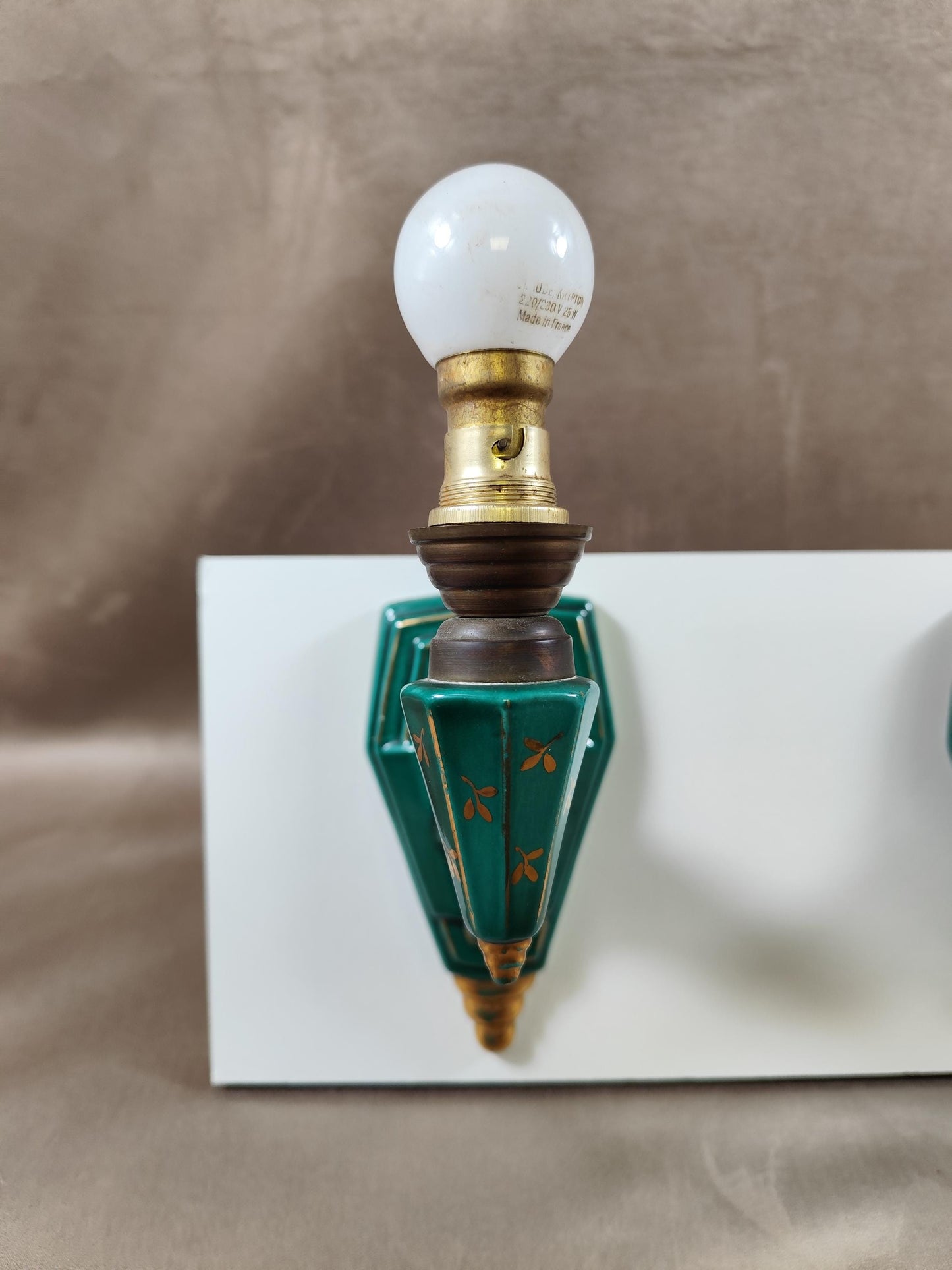 Lot de 2 appliques murales Art déco en céramique émaillée verte et dorée Made in France Vintage 1940