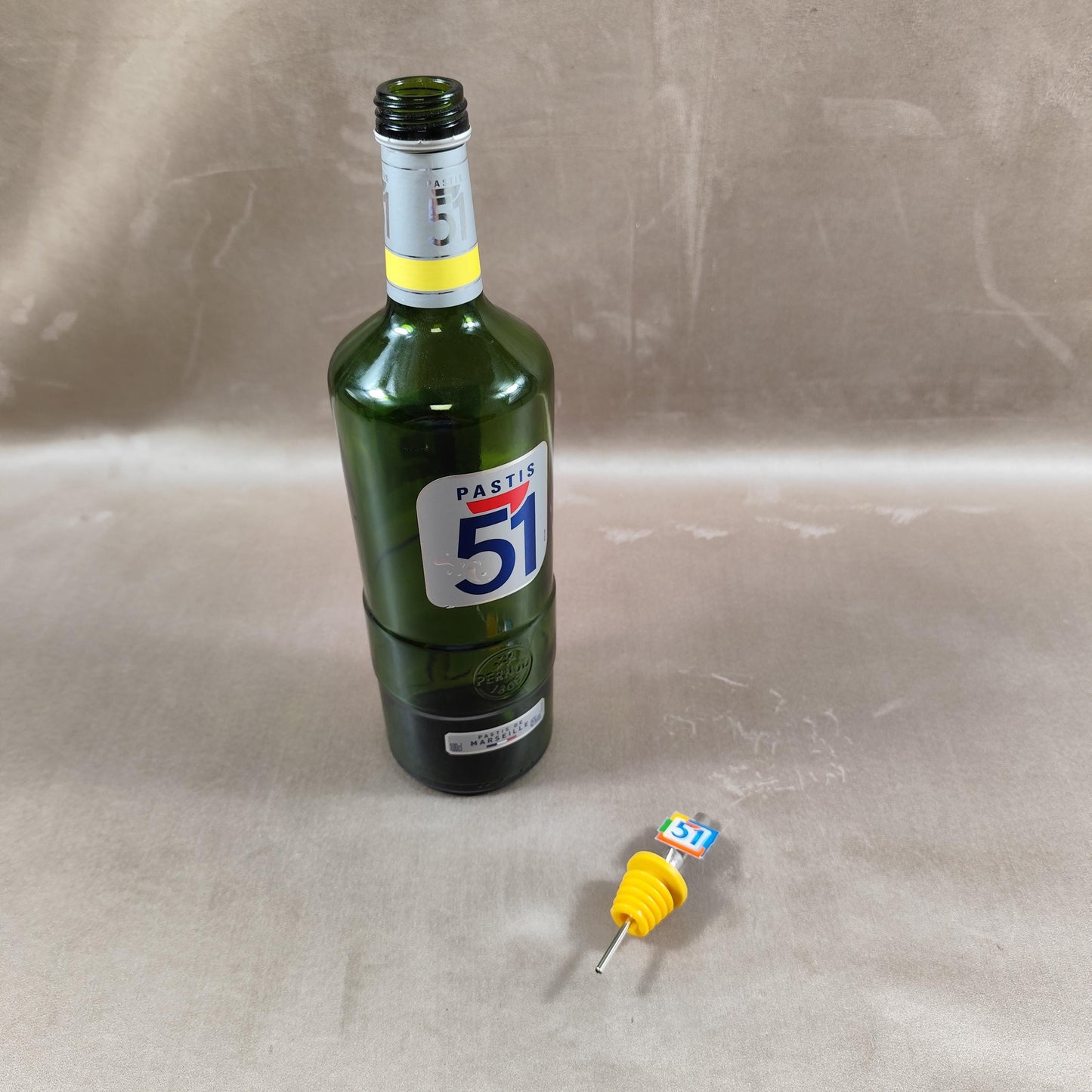 Bouchon de bouteille Pastis 51 en plastique et métal Made in France Vintage 1980