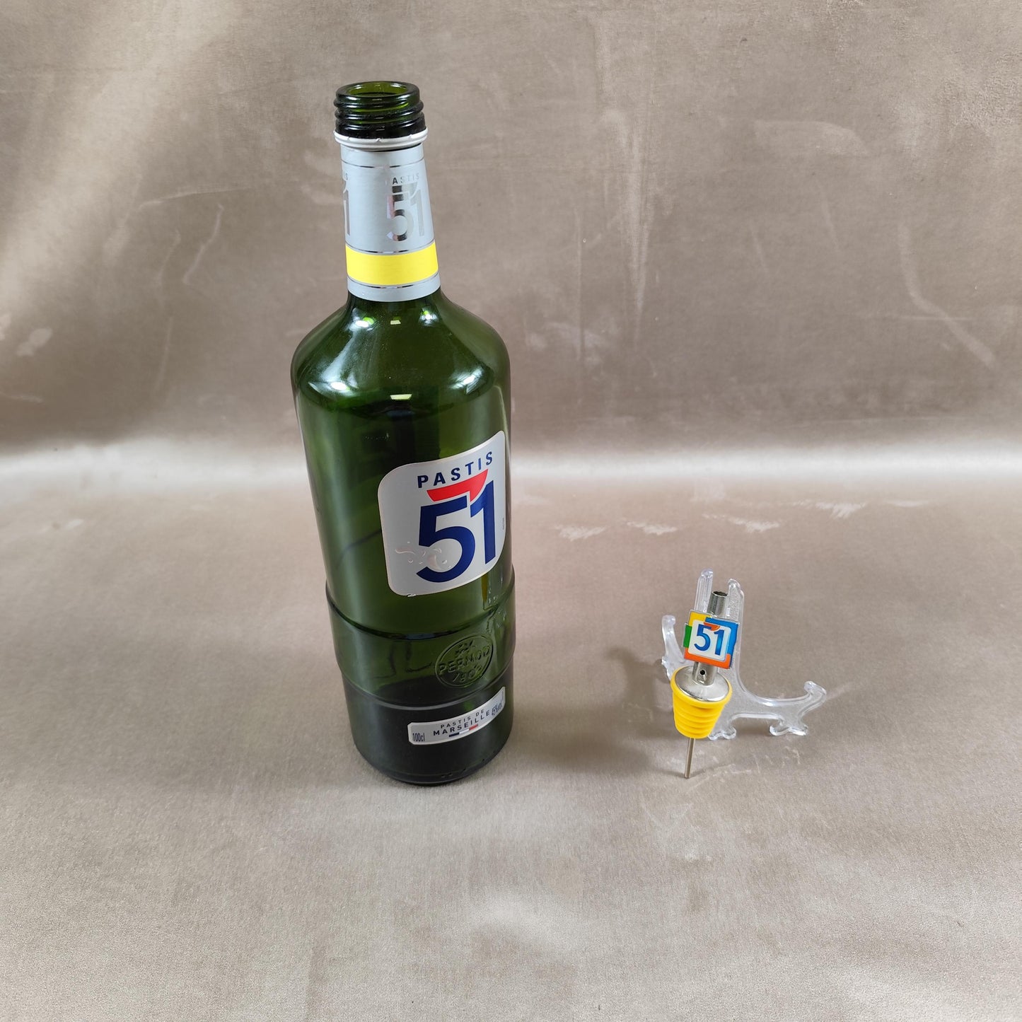 Bouchon de bouteille Pastis 51 en plastique et métal Made in France Vintage 1980