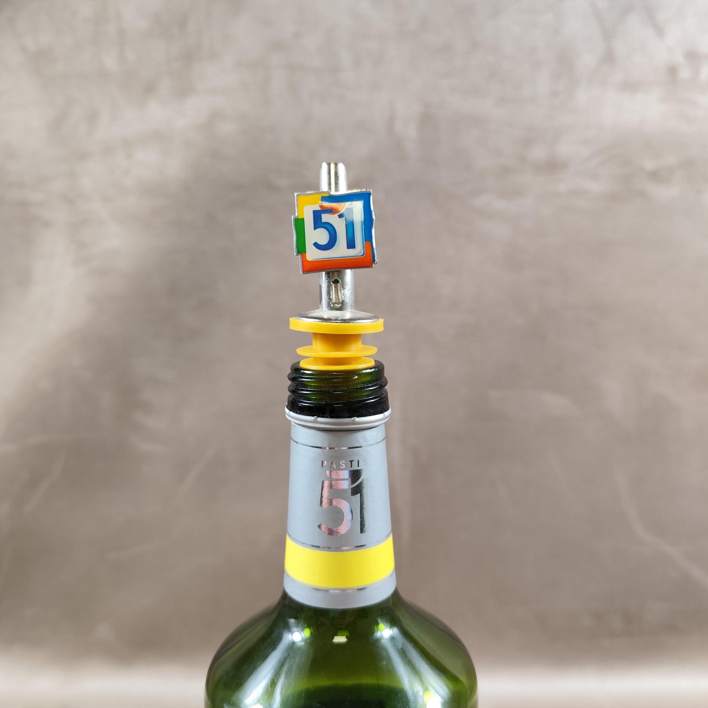 Bouchon de bouteille Pastis 51 en plastique et métal Made in France Vintage 1980