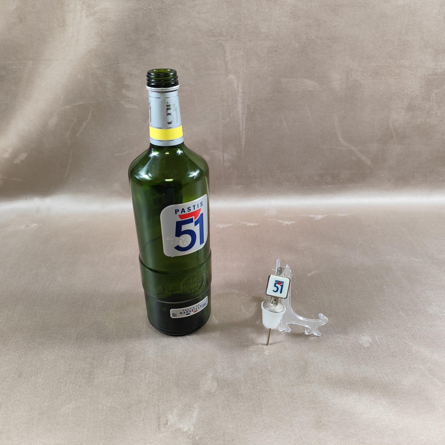 Bouchon de bouteille Pastis 51 en plastique et métal Made in France Vintage 1980