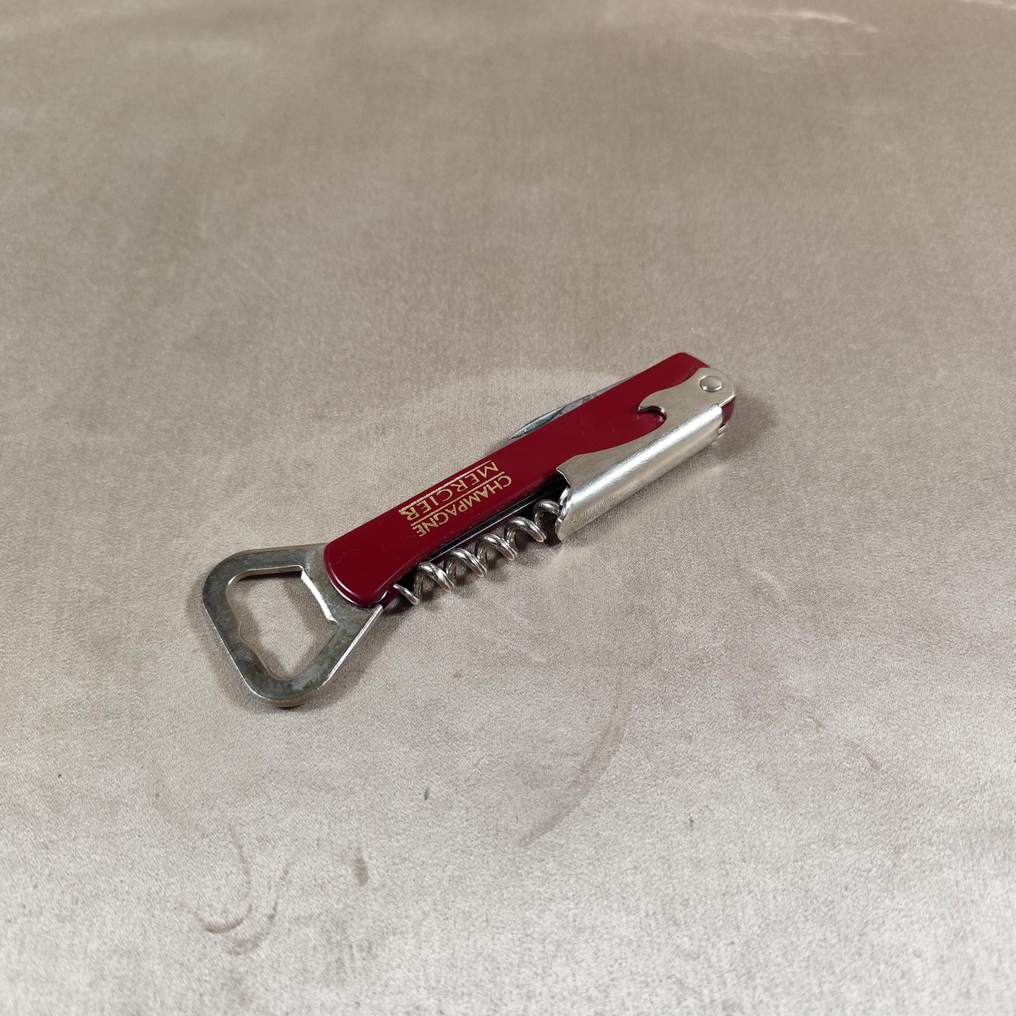 Décapsuleur, Tire-bouchon Champagne Mercier en acier et plastique rouge Made in France Vintage 1970