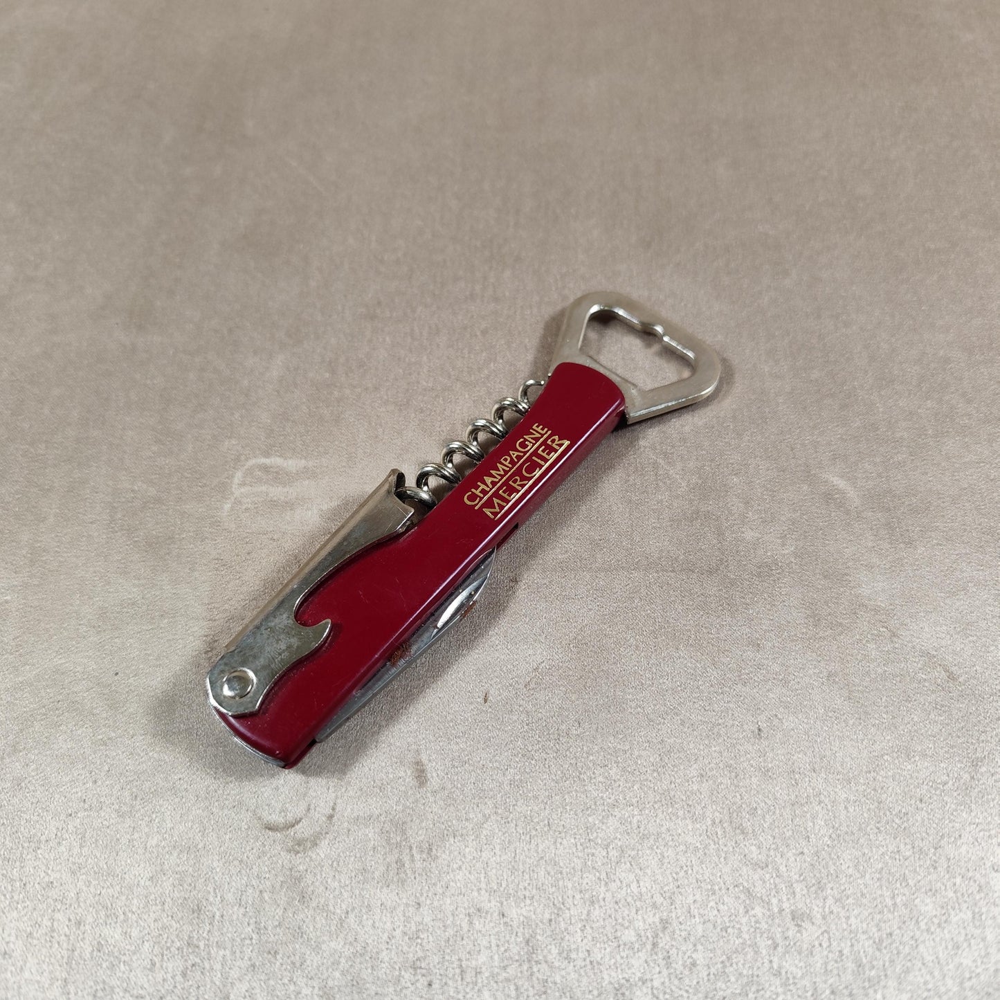 Décapsuleur, Tire-bouchon Champagne Mercier en acier et plastique rouge Made in France Vintage 1970