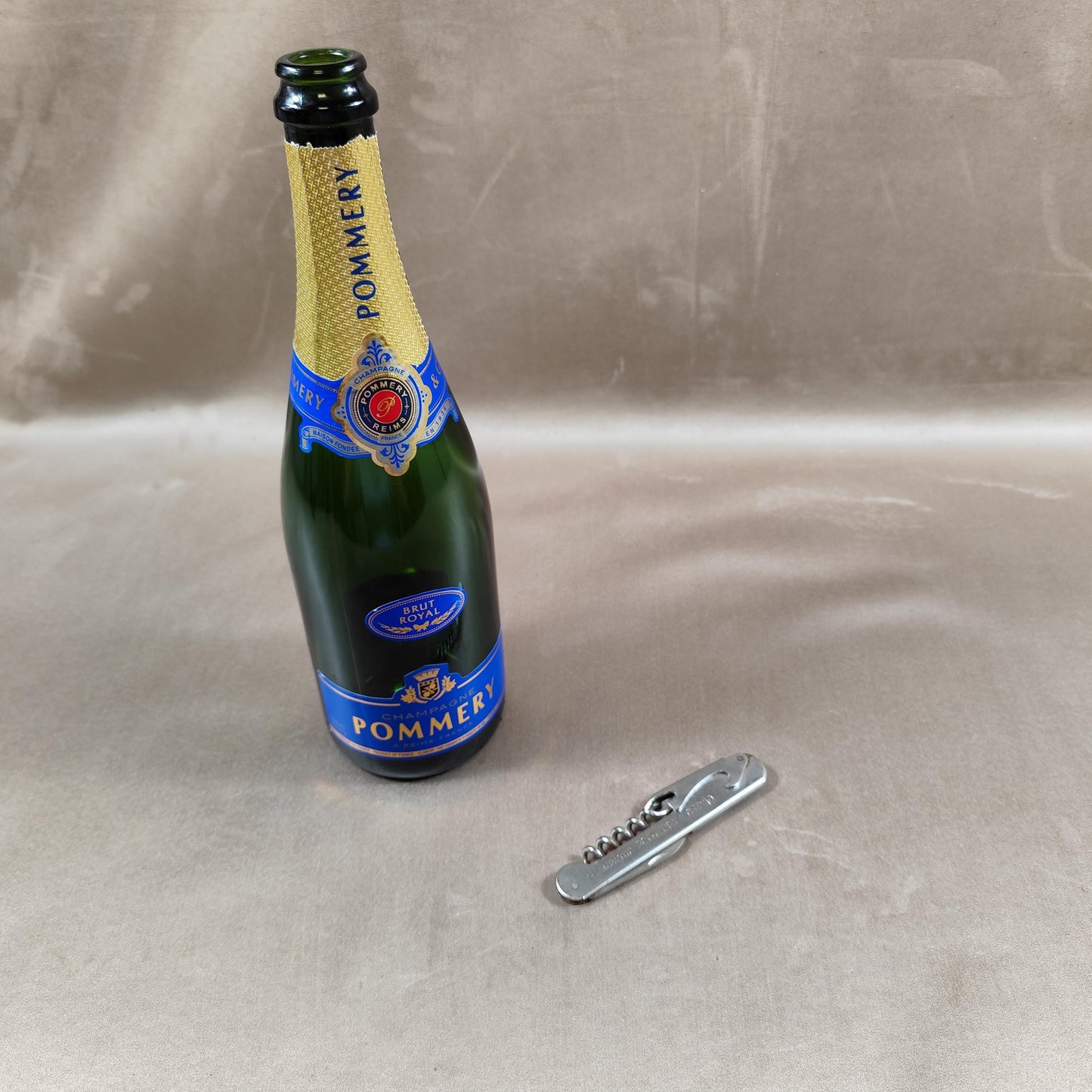 Décapsuleur, Tire-bouchon Champagne Pommery en métal Made in France Vintage 1970