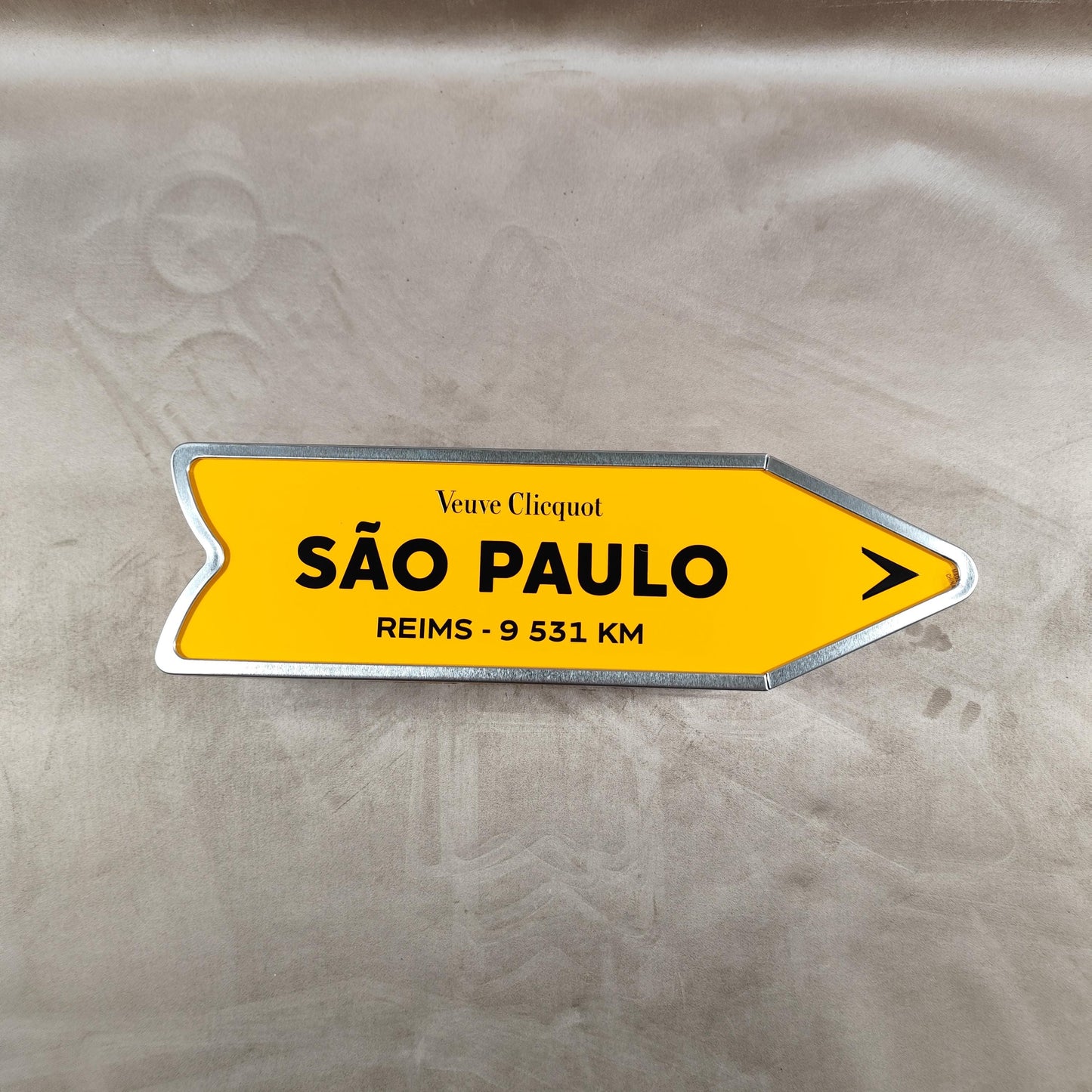 RARE Veuve Clicquot boite en métal orange panneau flèche SAO PAULO Made in France Vintage 1990