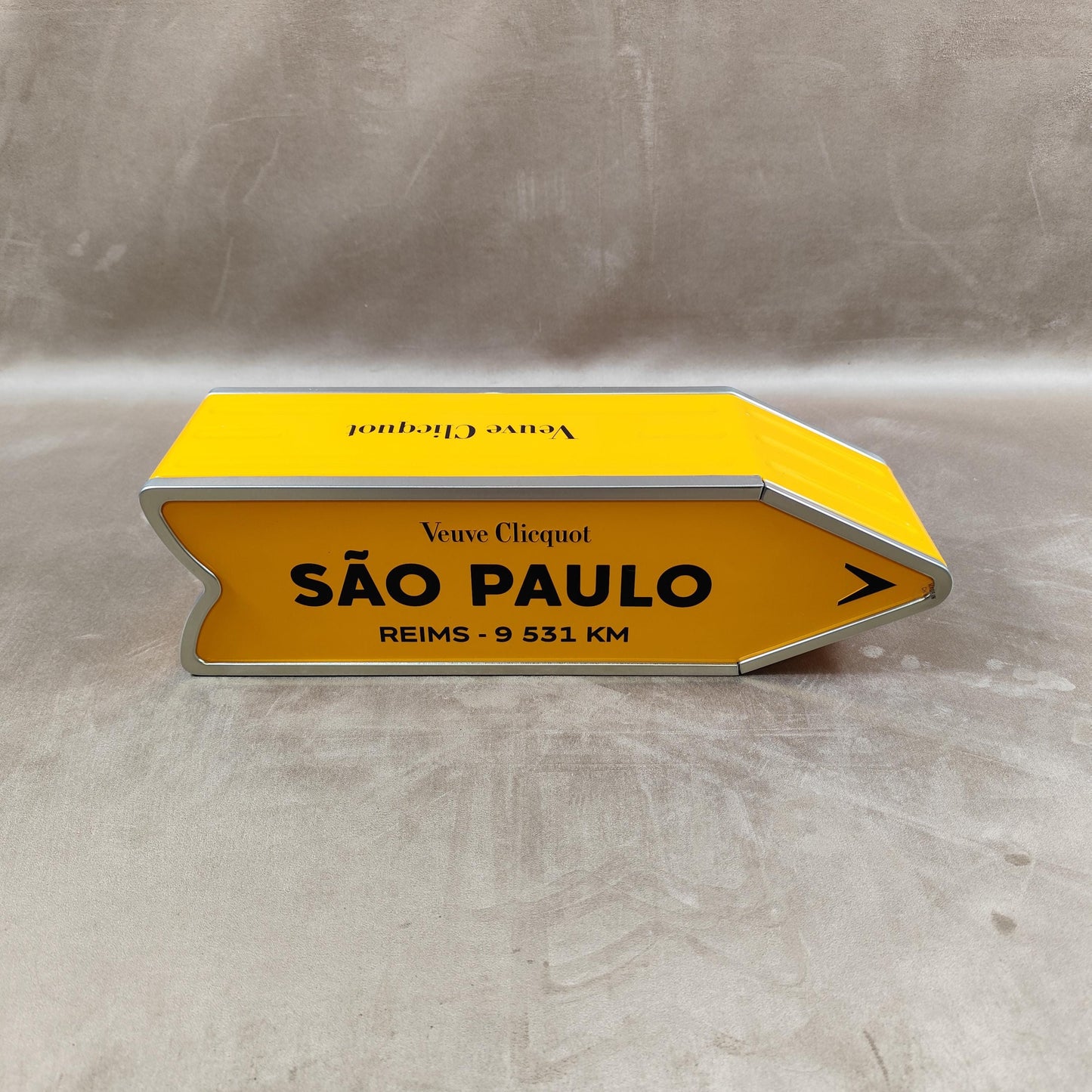 RARE Veuve Clicquot boite en métal orange panneau flèche SAO PAULO Made in France Vintage 1990