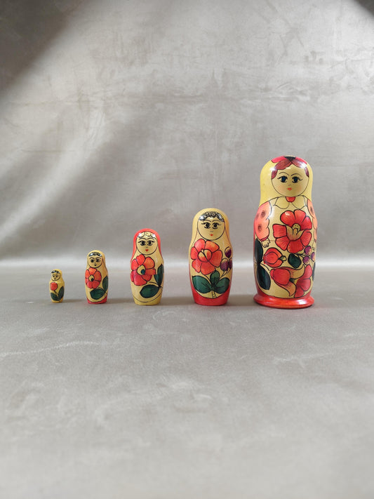Ensemble de 5 Poupées Russes Matriochka en bois peint Vintage 1950